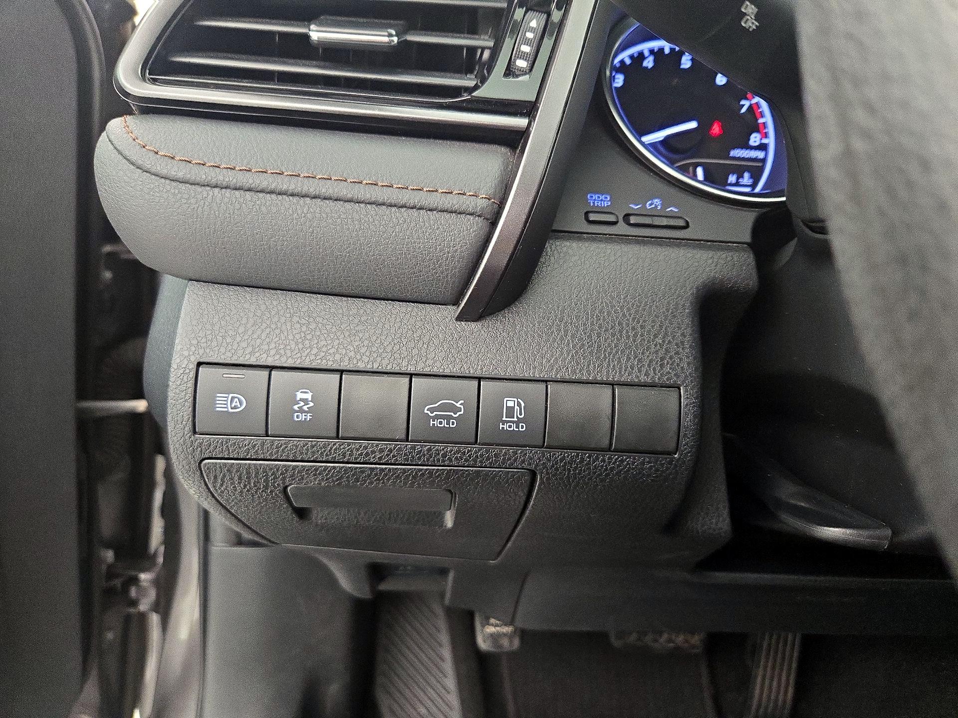 Thumbnail: 2019 Toyota Camry - 13