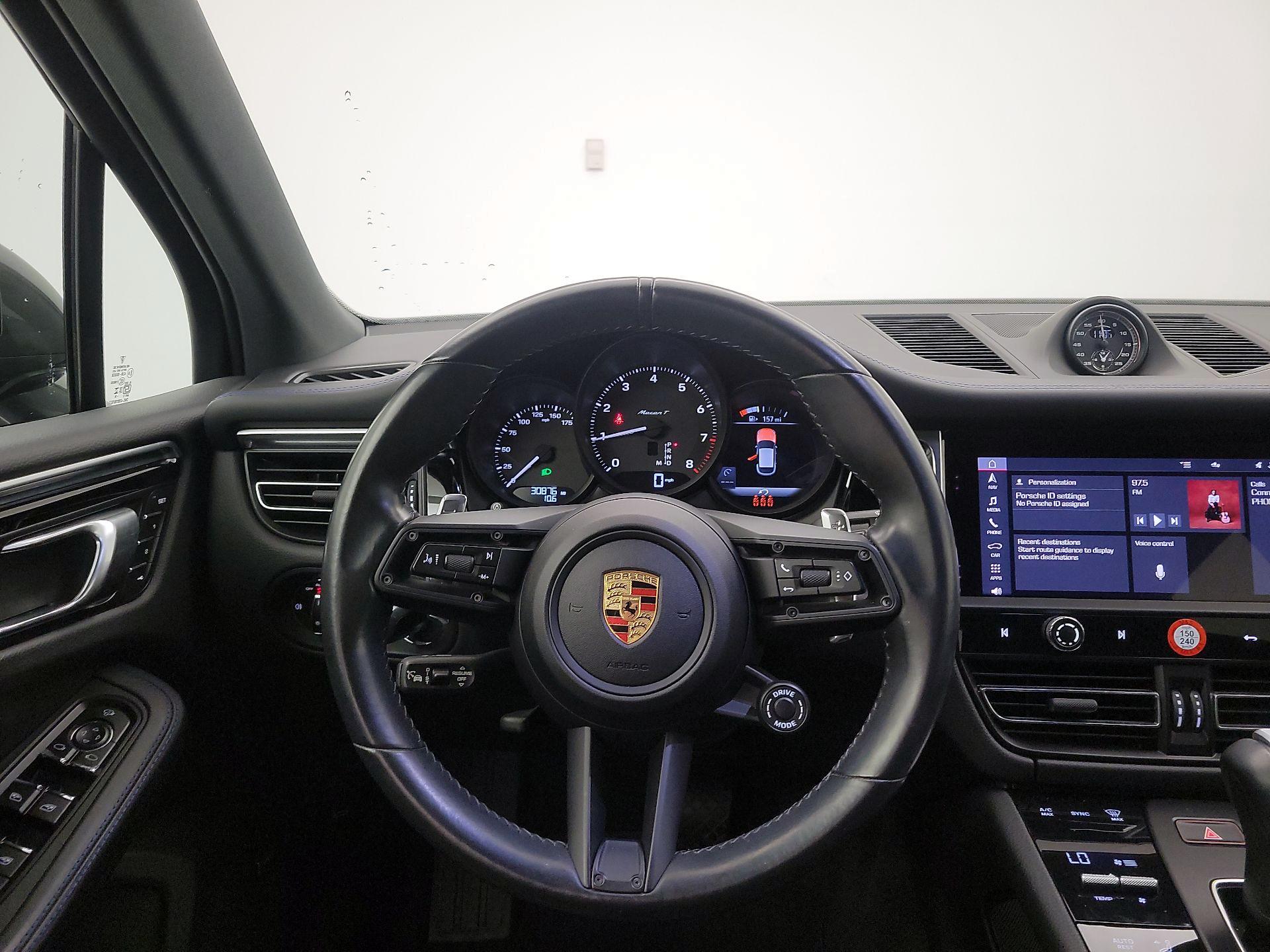 Thumbnail: 2023 Porsche Macan - 10