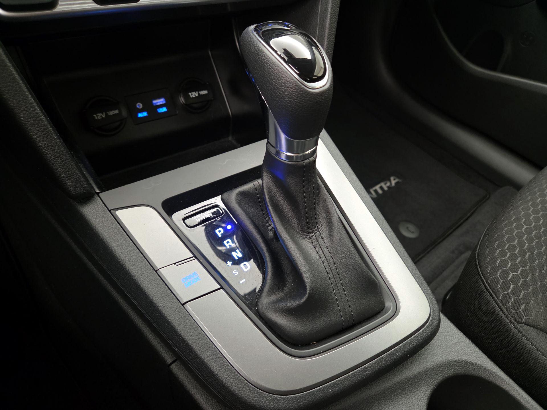 Thumbnail: 2020 Hyundai Elantra - 17