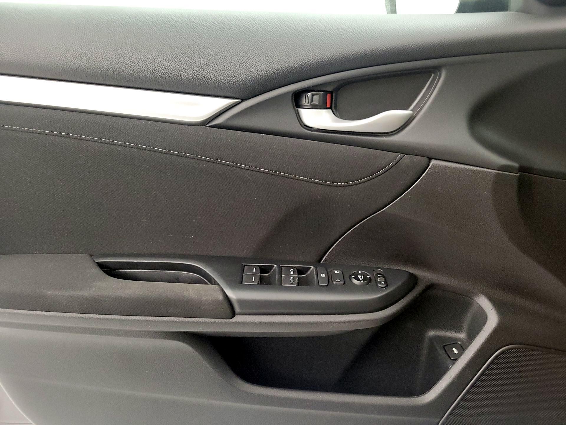 Thumbnail: 2016 Honda Civic - 12