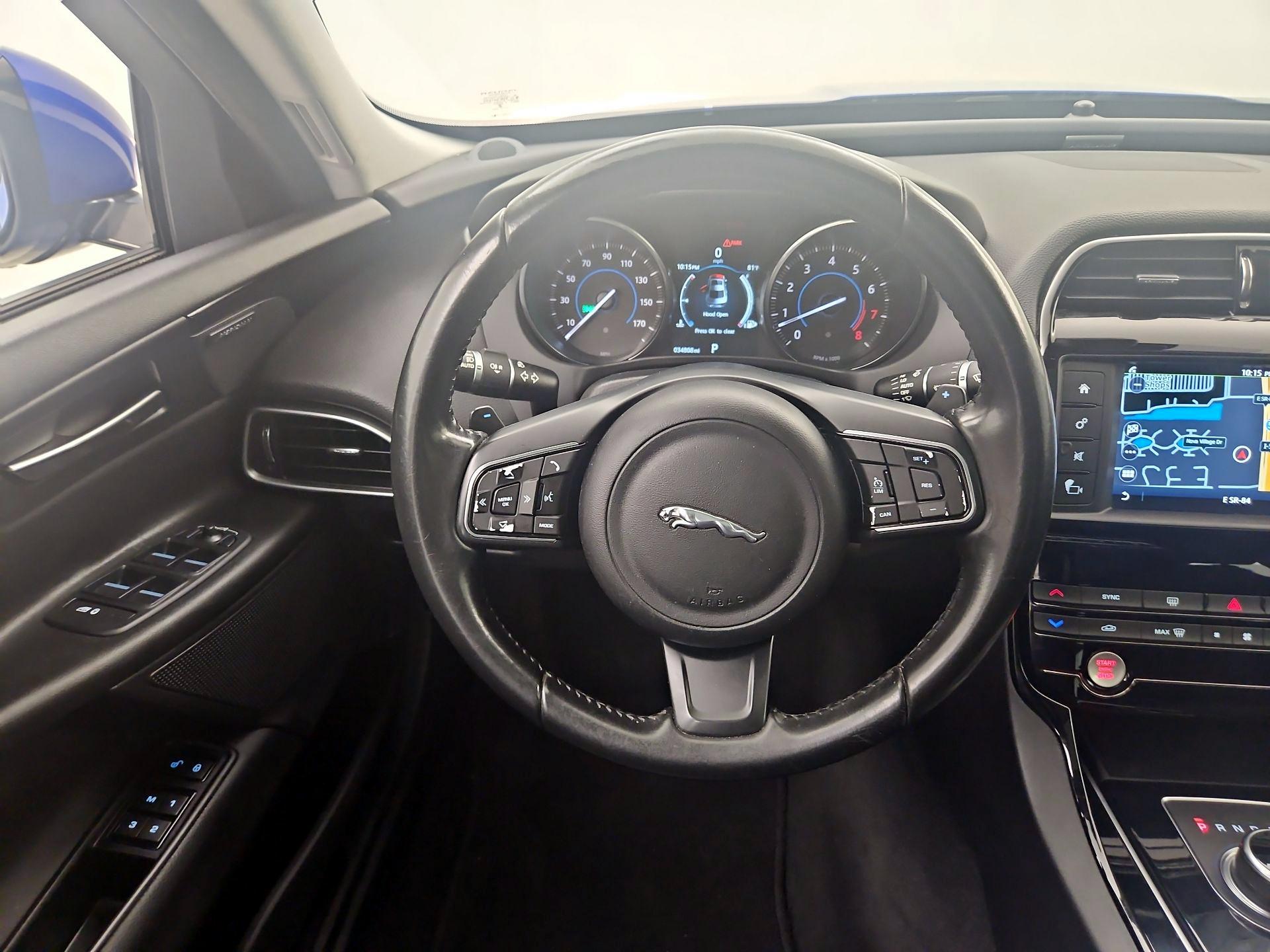 Thumbnail: 2017 Jaguar XE - 10