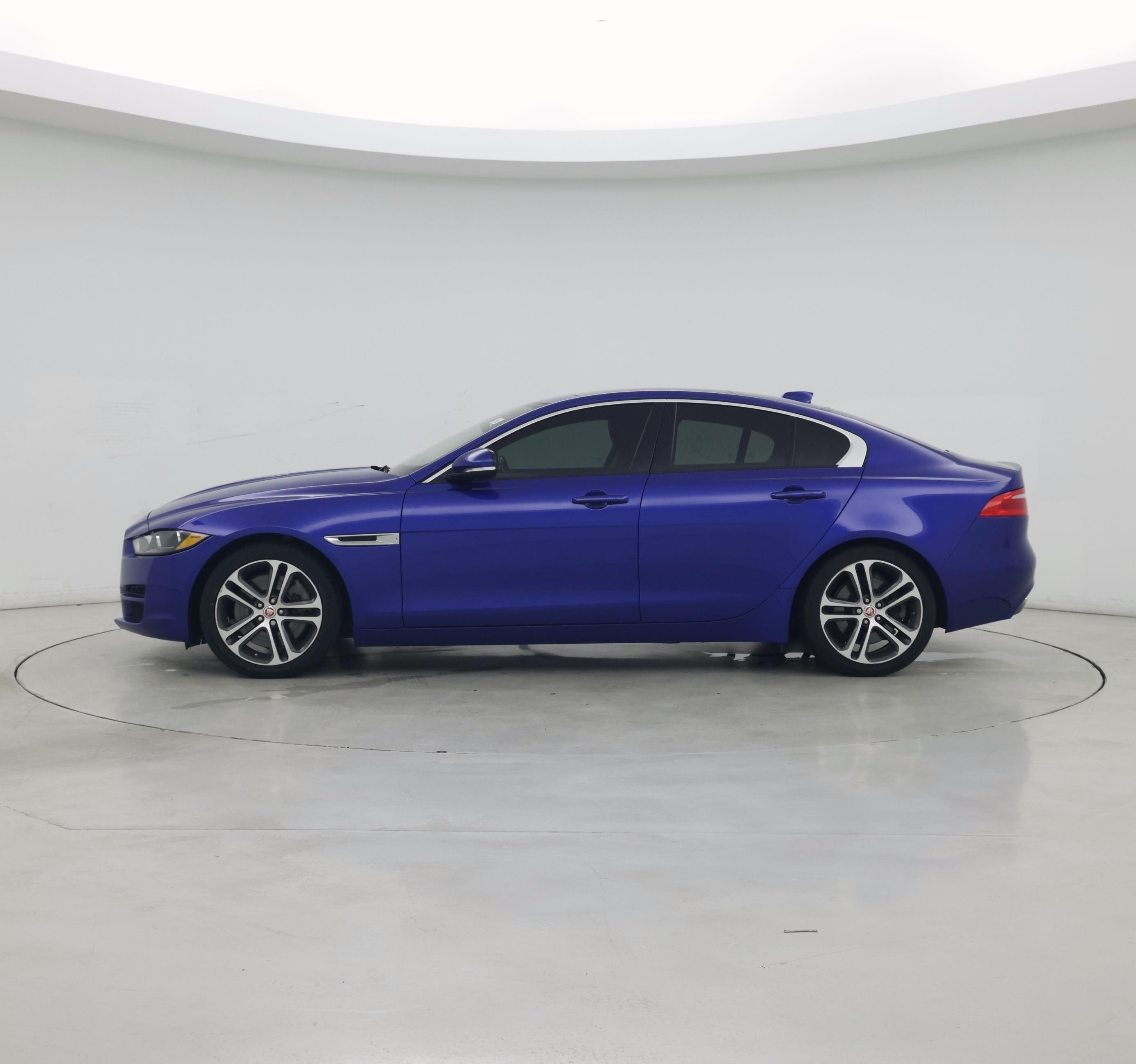 Thumbnail: 2017 Jaguar XE - 3