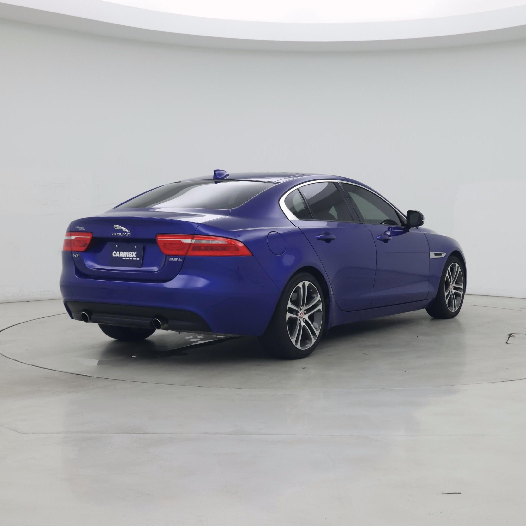 Thumbnail: 2017 Jaguar XE - 8