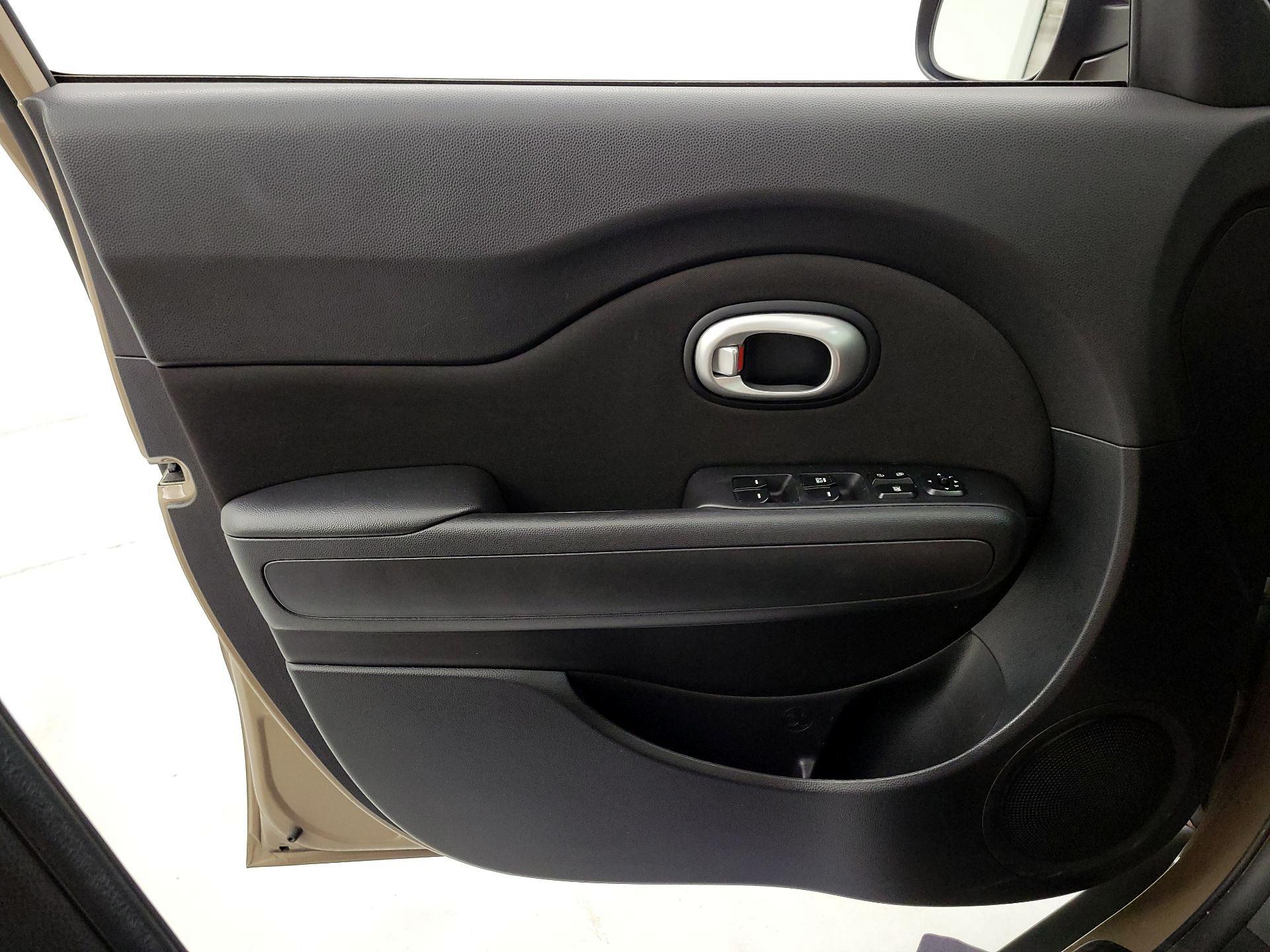 Thumbnail: 2016 Kia Soul - 12