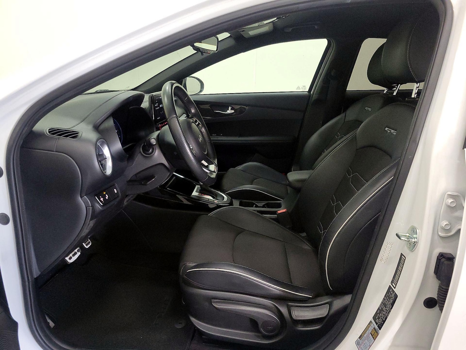 2023 Kia Forte GT-Line - Photo 12