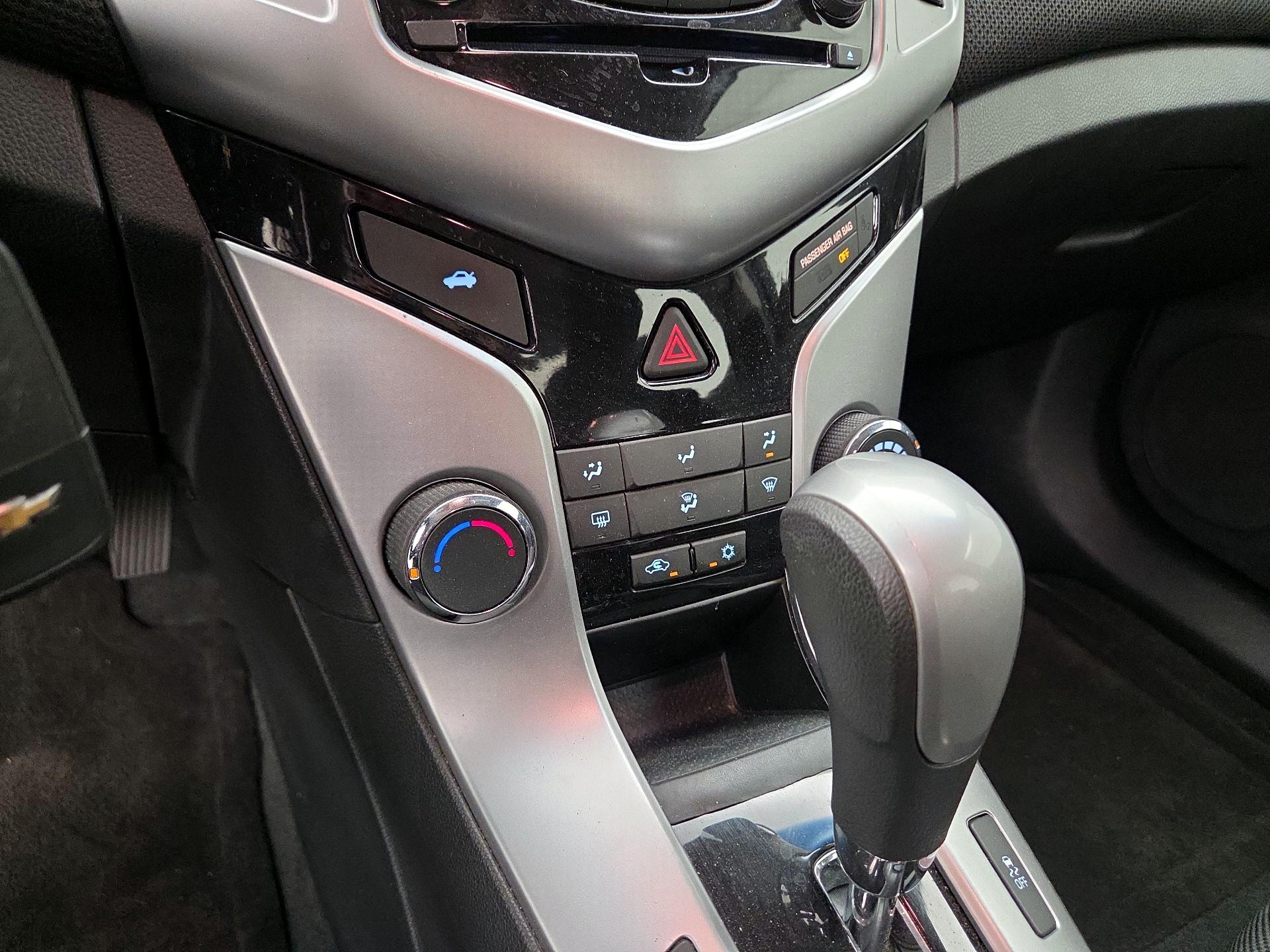 Thumbnail: 2016 Chevrolet Cruze - 16