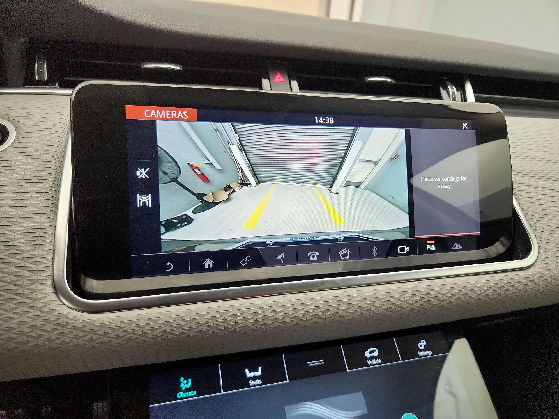 Thumbnail: 2020 Land Rover Range Rover Evoque - 14