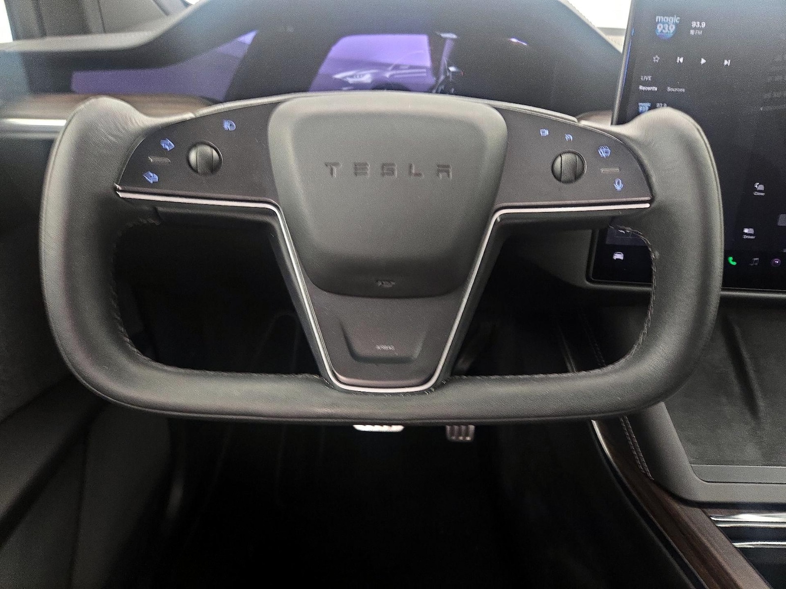 2022 Tesla Model X Long Range - Photo 11