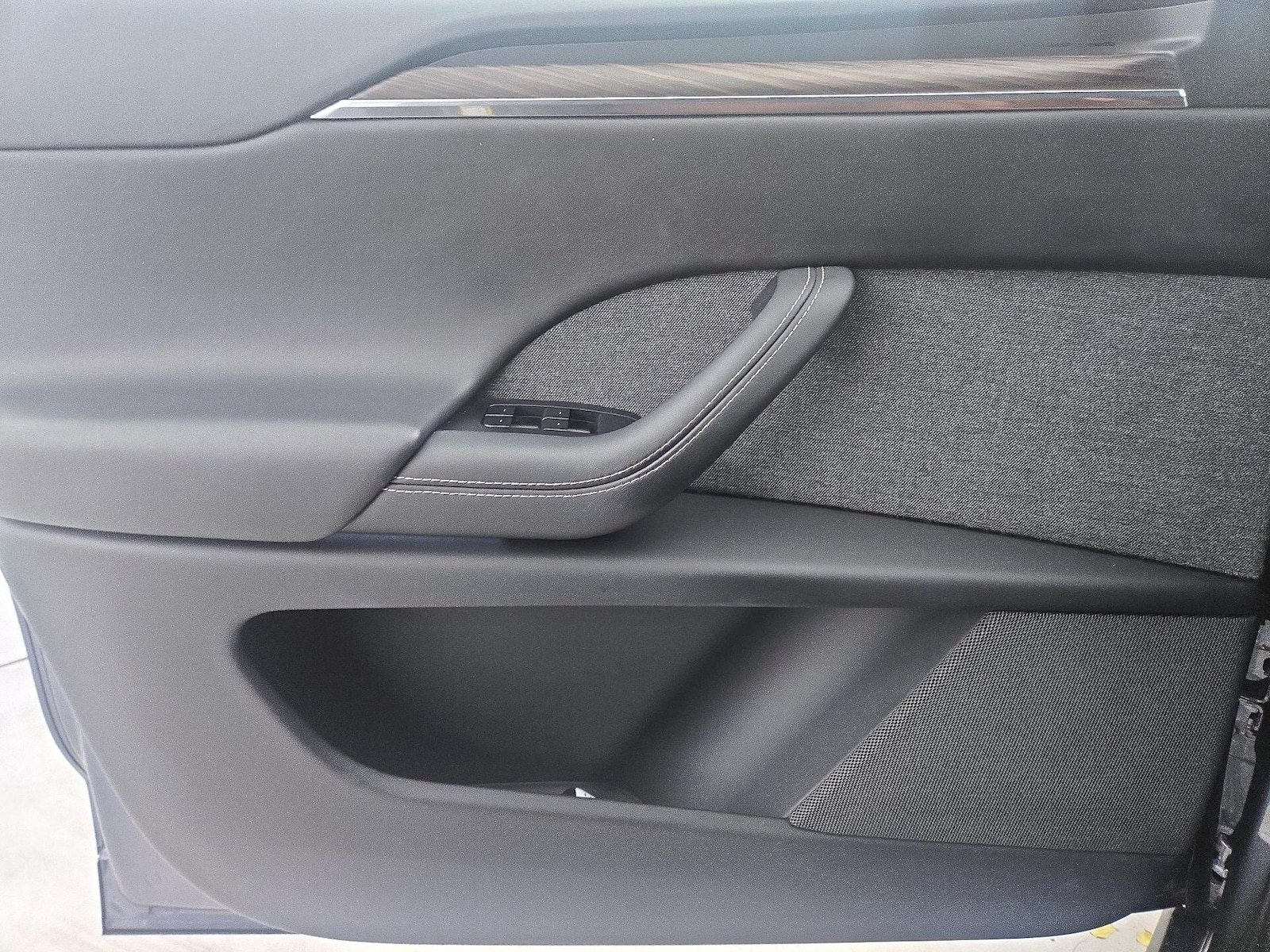 2022 Tesla Model X Long Range - Photo 13