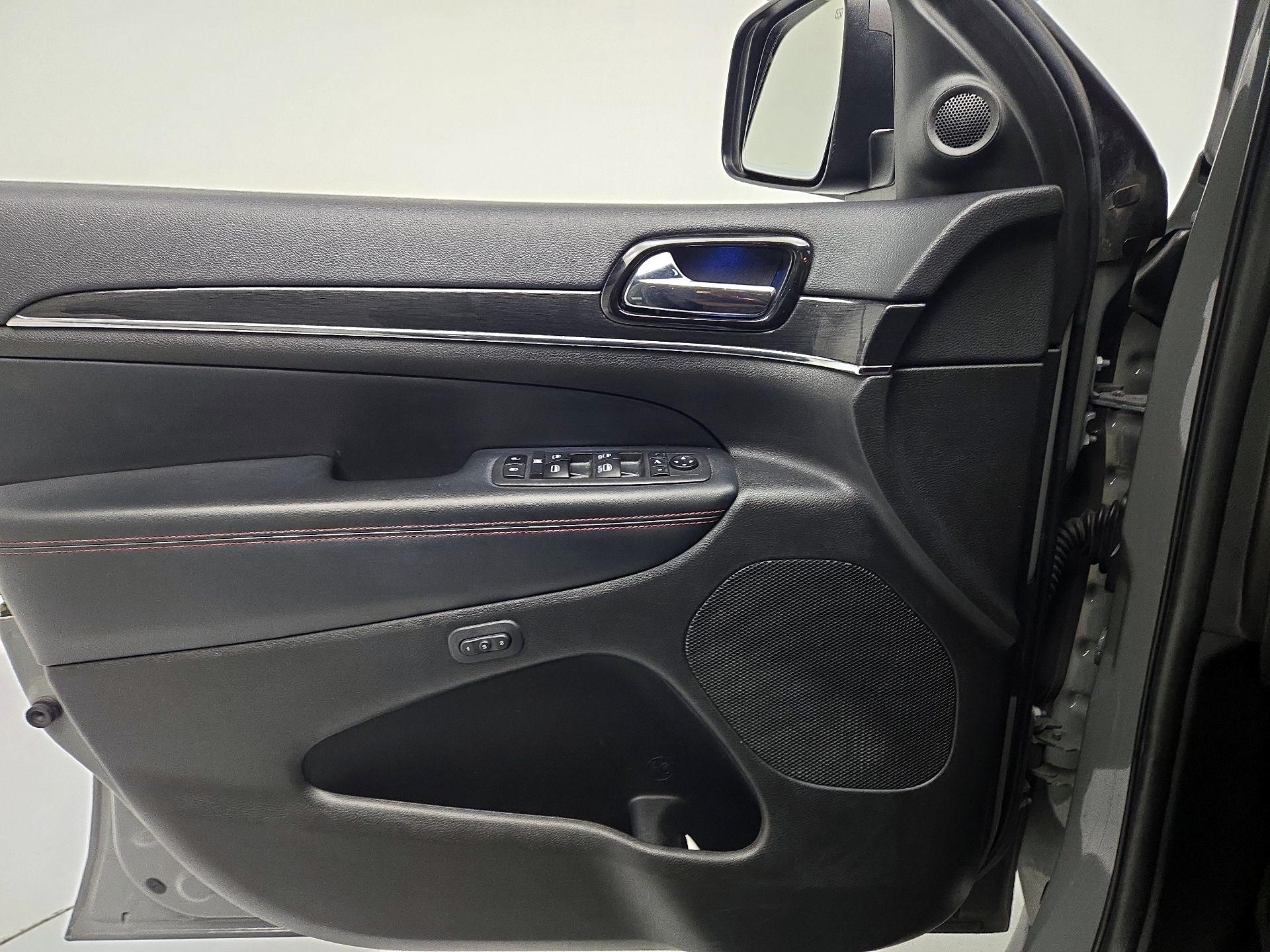 Thumbnail: 2021 Jeep Grand Cherokee - 12
