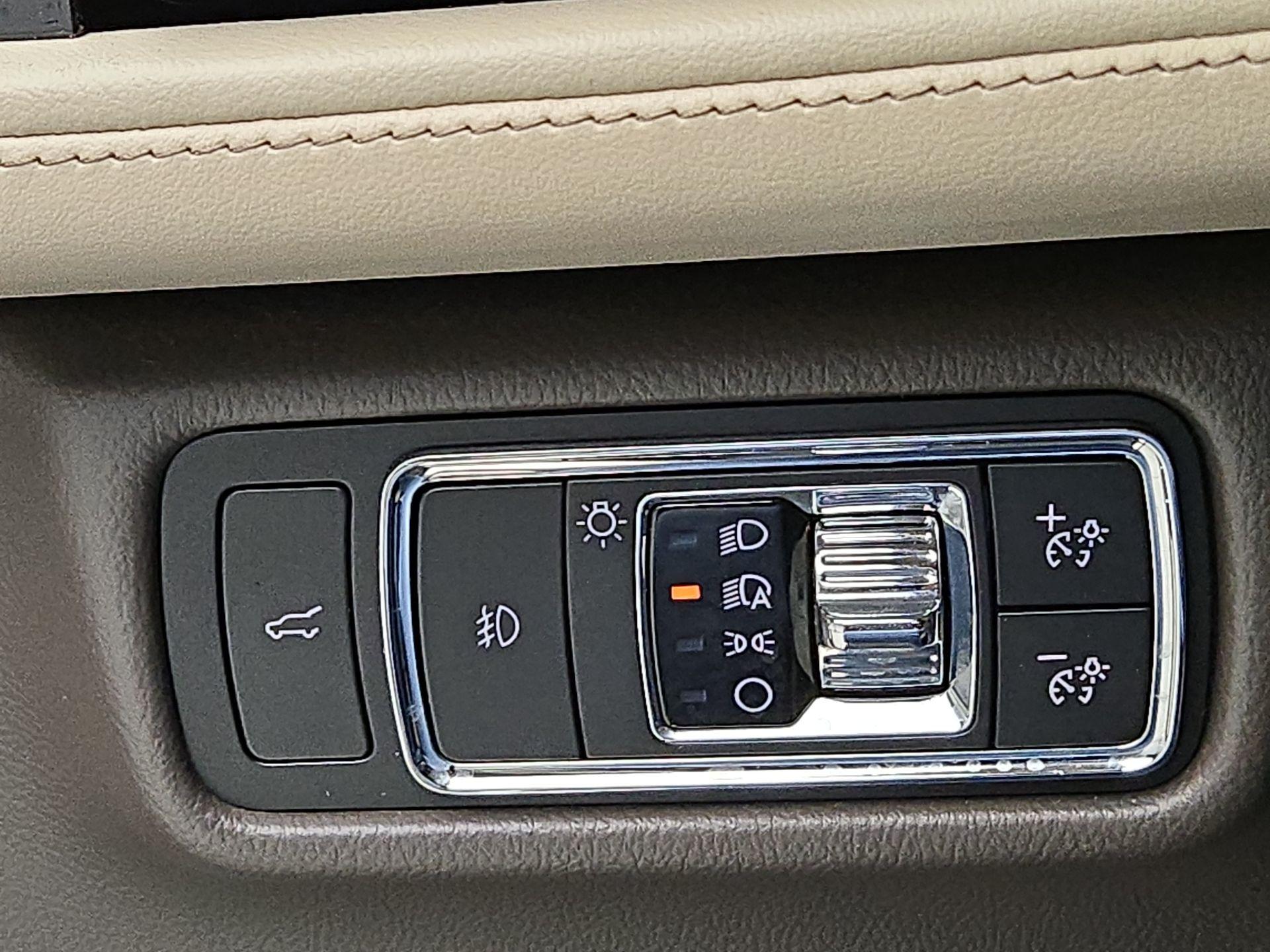 Thumbnail: 2021 Lincoln Aviator - 13