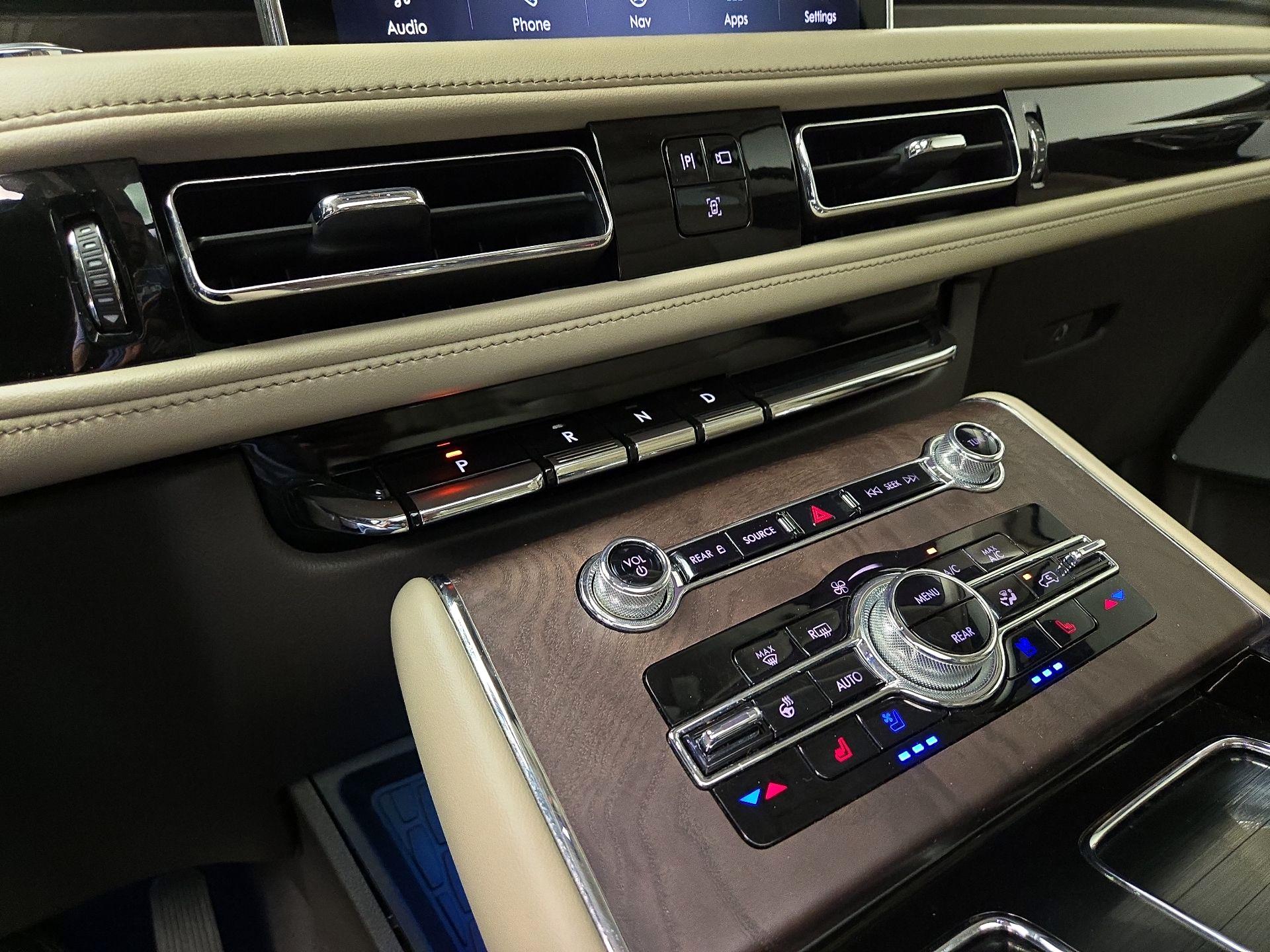 Thumbnail: 2021 Lincoln Aviator - 17