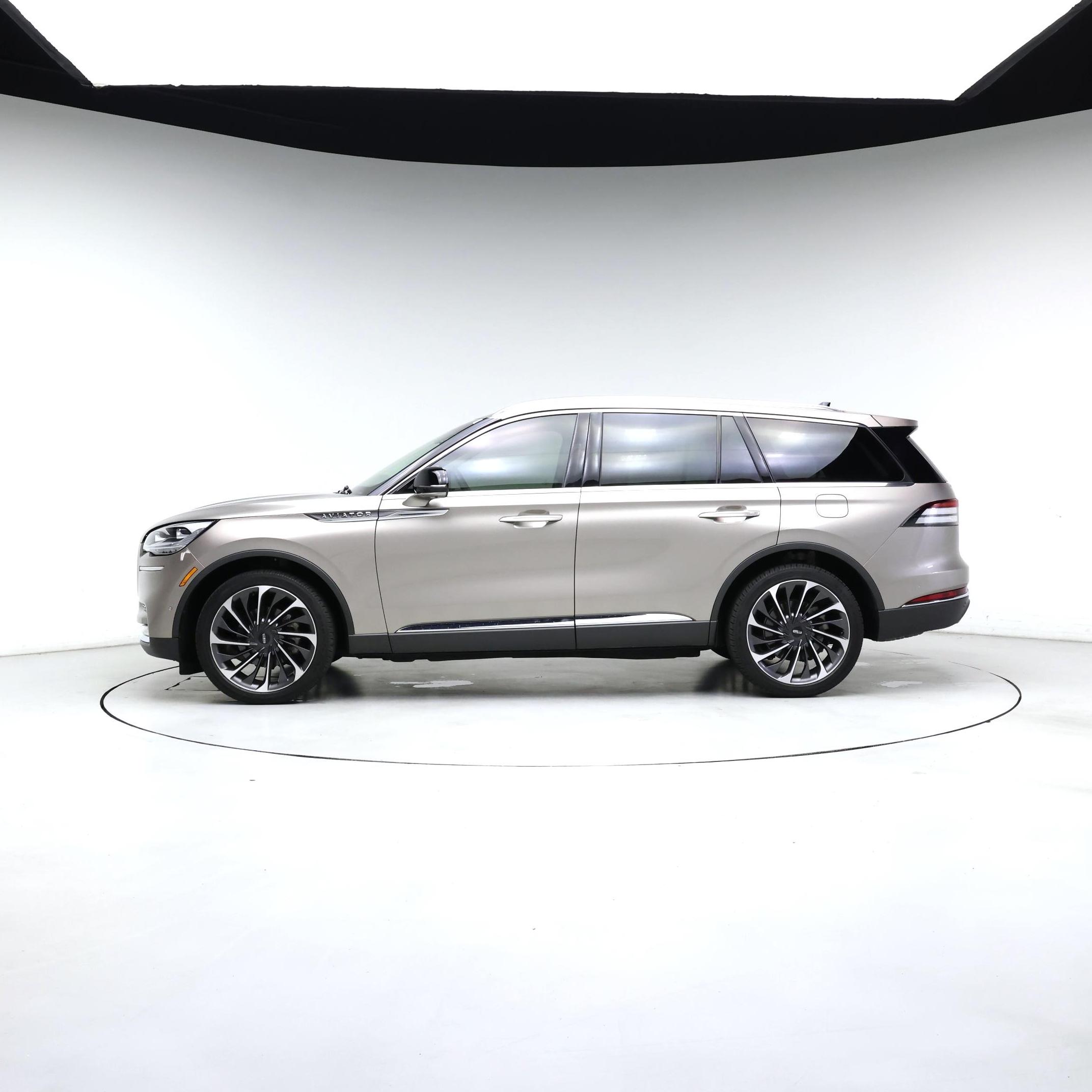 Thumbnail: 2021 Lincoln Aviator - 3