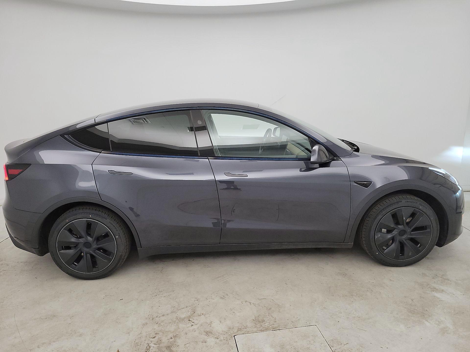 Thumbnail: 2024 Tesla Model Y - 4