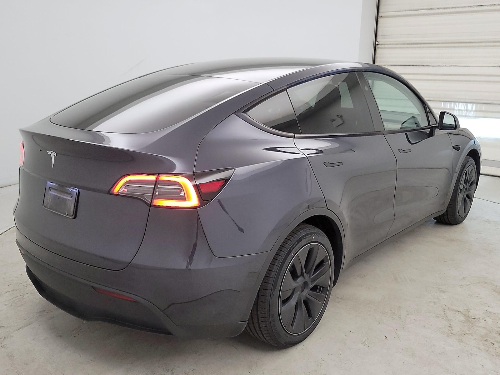 2024 Tesla Model Y Long Range - Photo 5