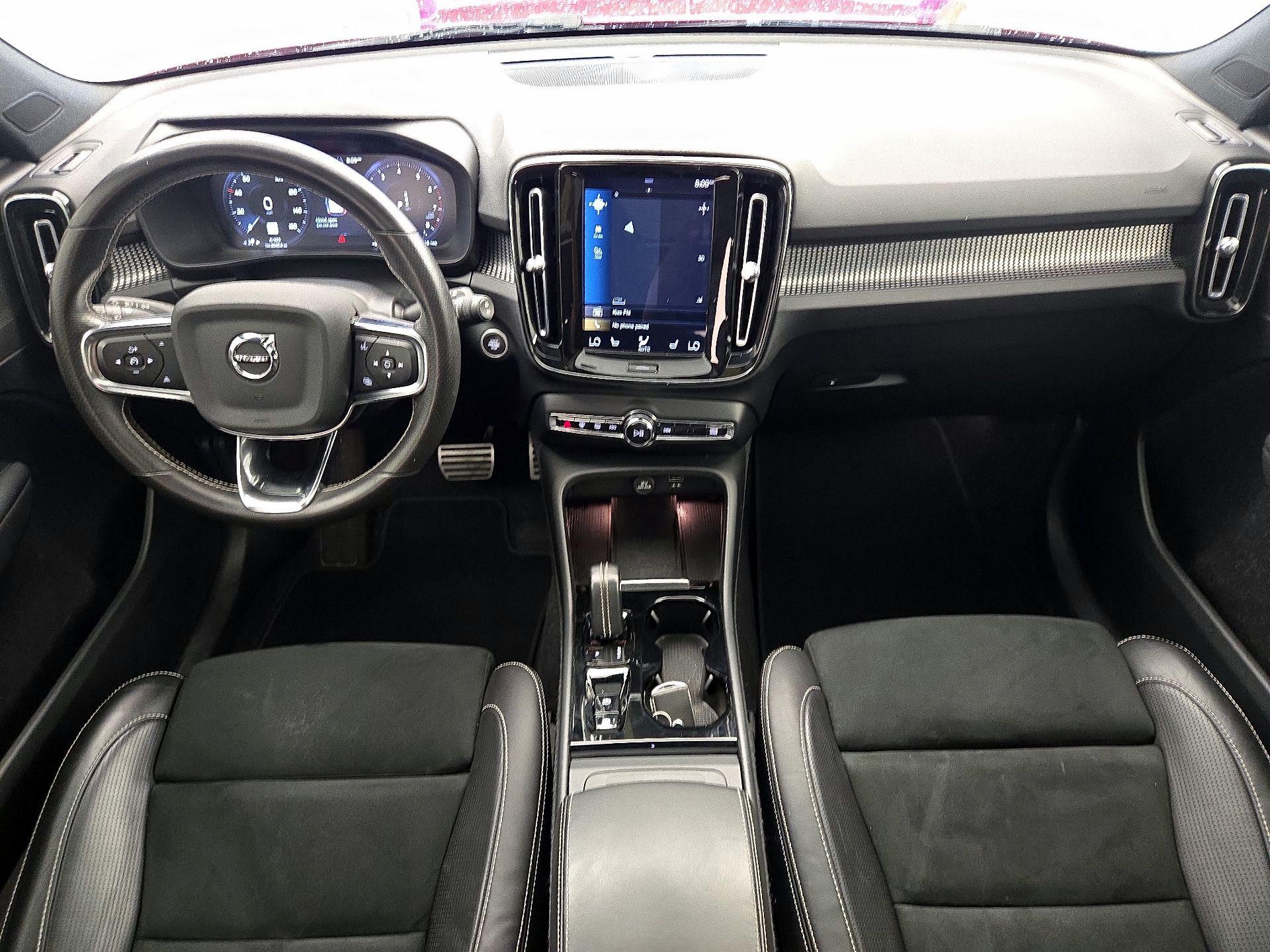Thumbnail: 2021 Volvo XC40 - 9