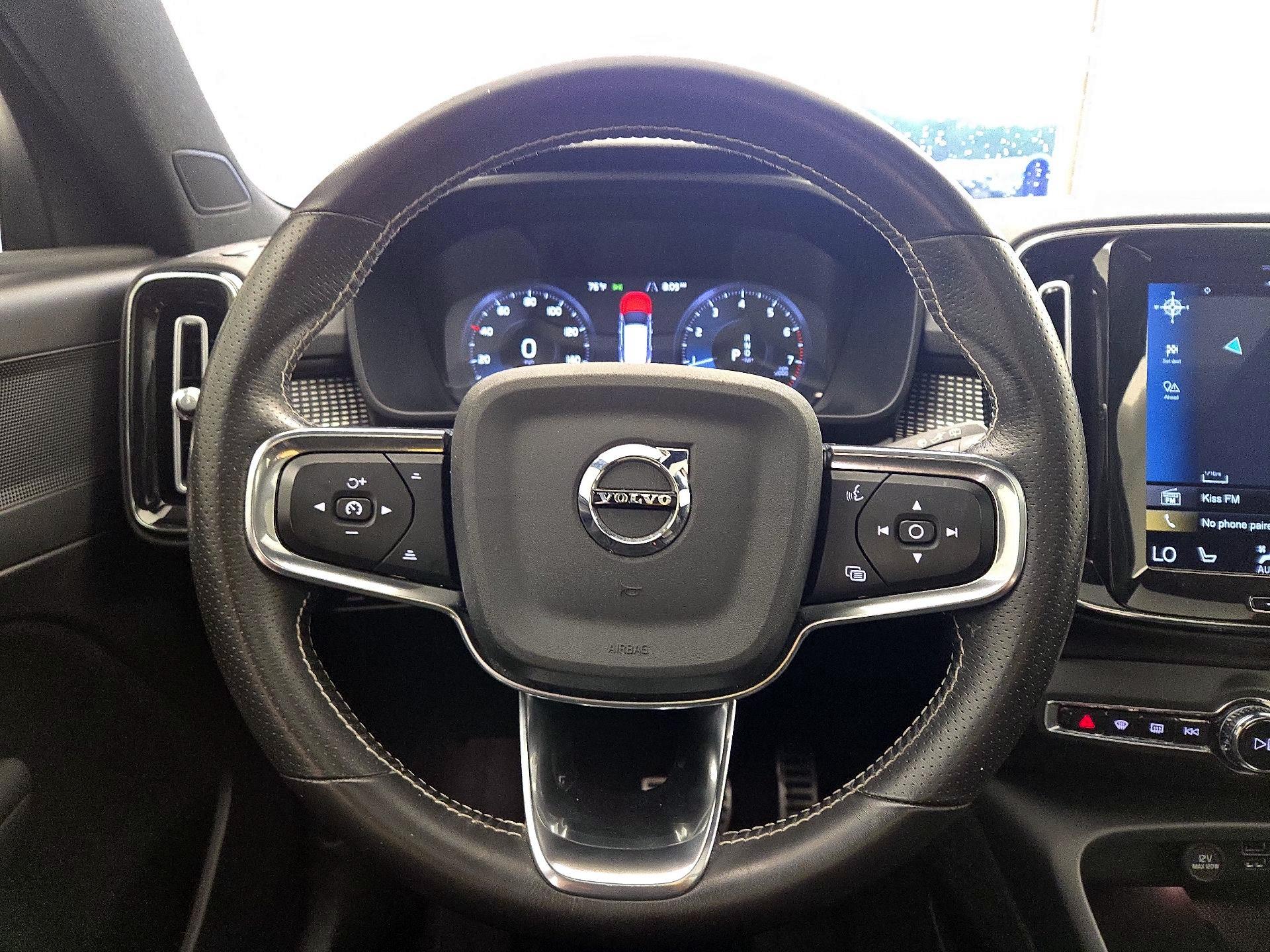 Thumbnail: 2021 Volvo XC40 - 10