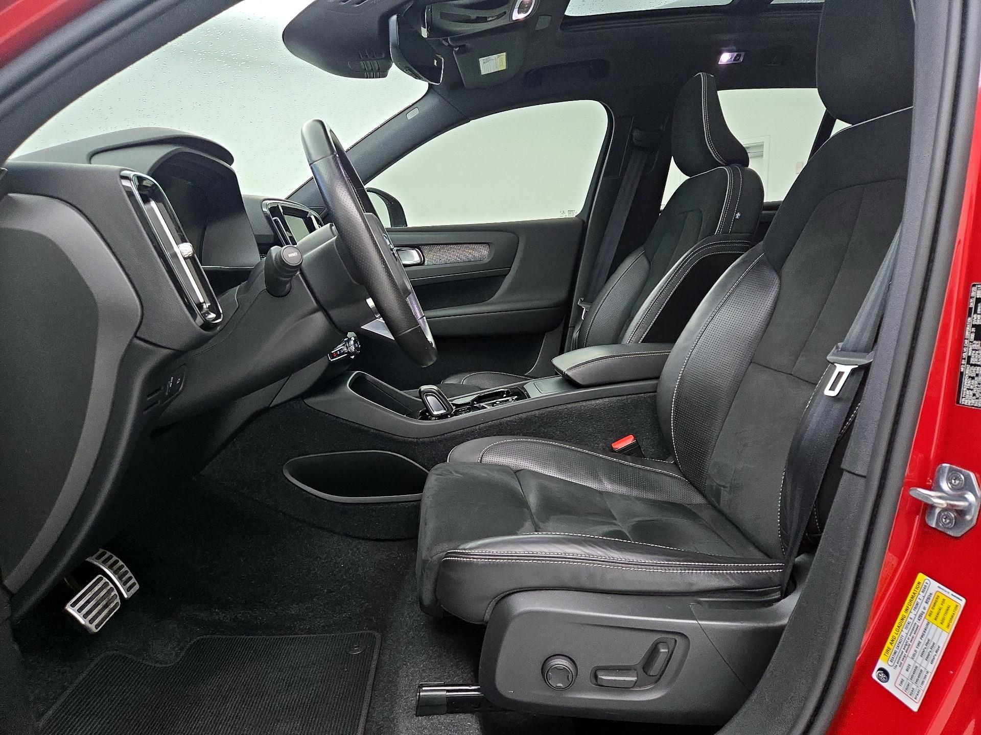 Thumbnail: 2021 Volvo XC40 - 11