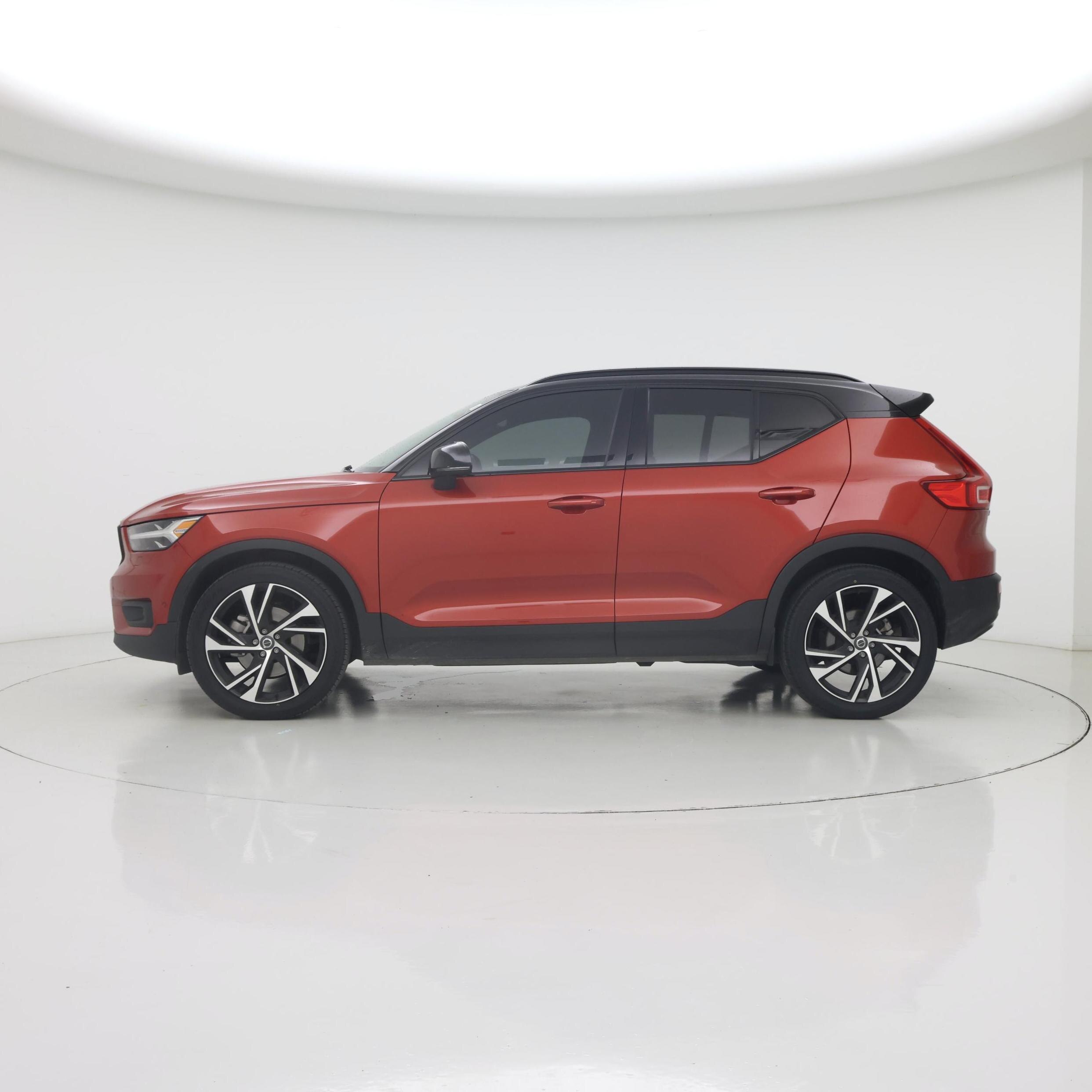 Thumbnail: 2021 Volvo XC40 - 3