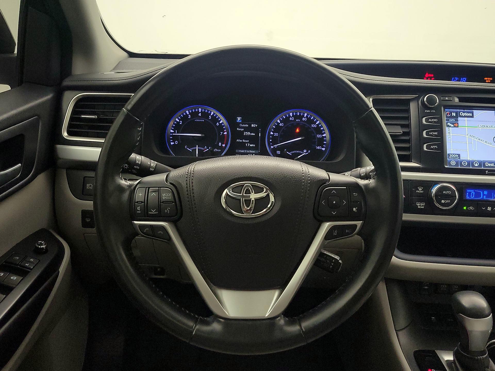 Thumbnail: 2017 Toyota Highlander - 10