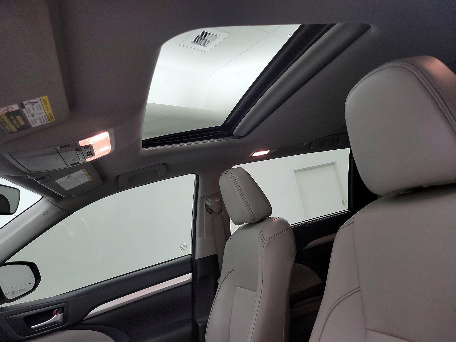 Thumbnail: 2017 Toyota Highlander - 20