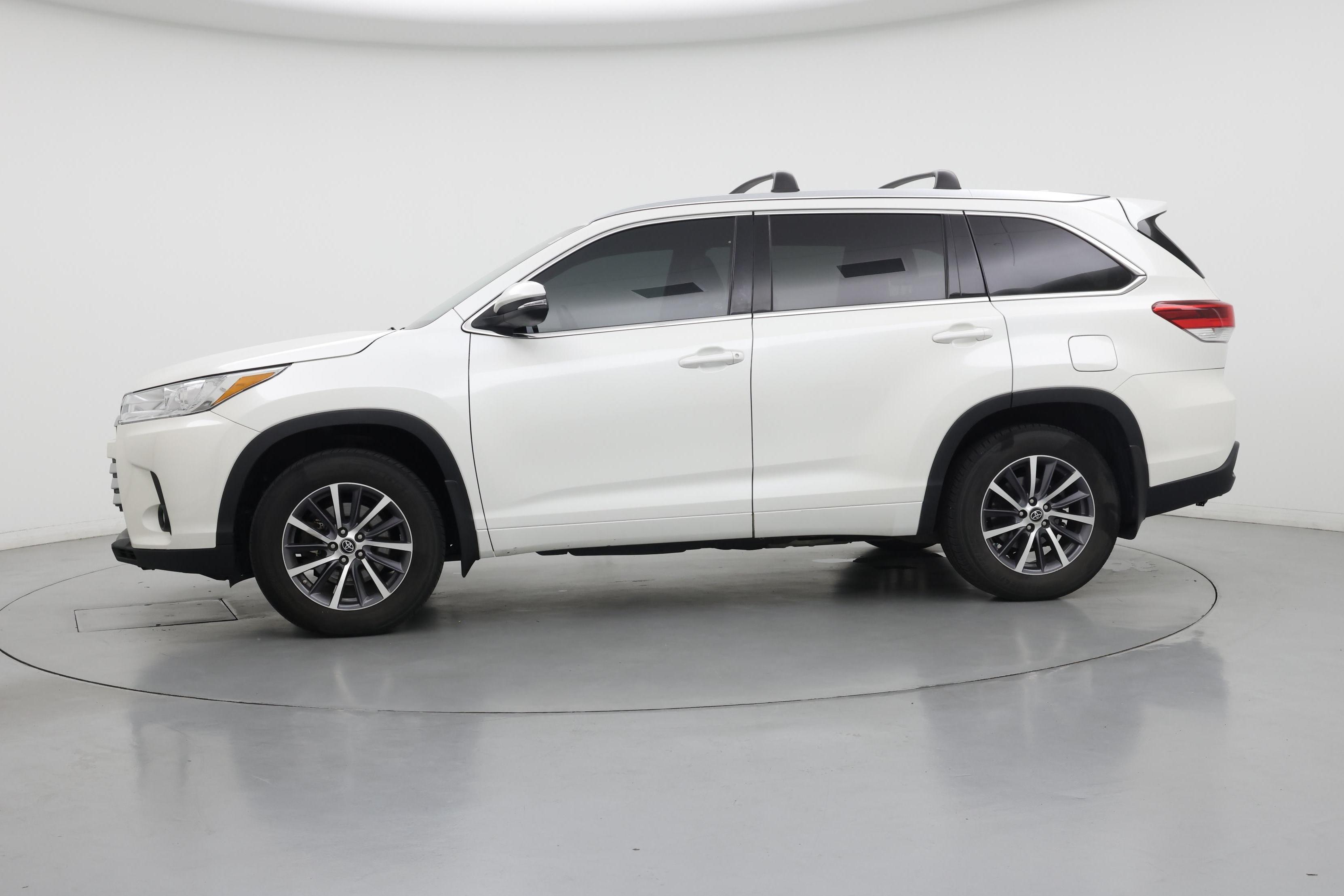 Thumbnail: 2017 Toyota Highlander - 3