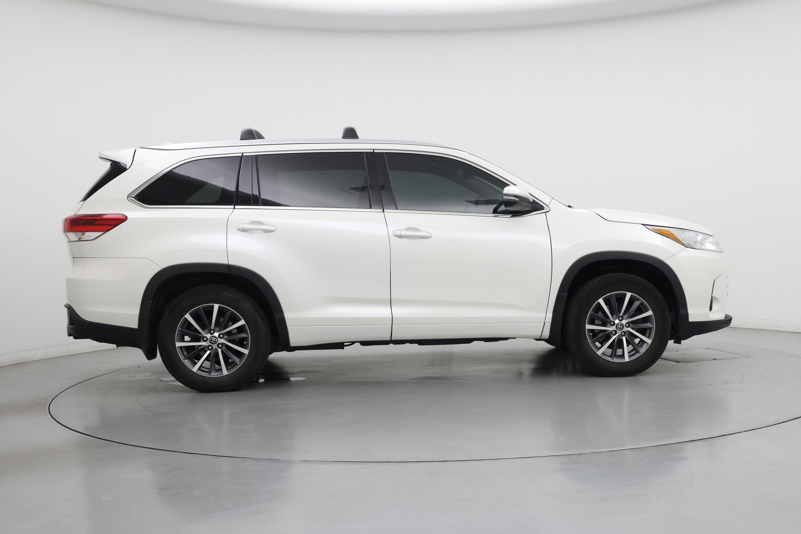 Thumbnail: 2017 Toyota Highlander - 7