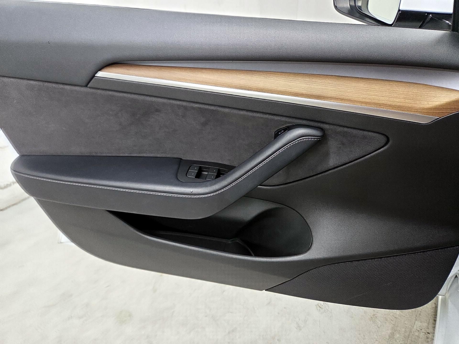 Thumbnail: 2022 Tesla Model 3 - 12