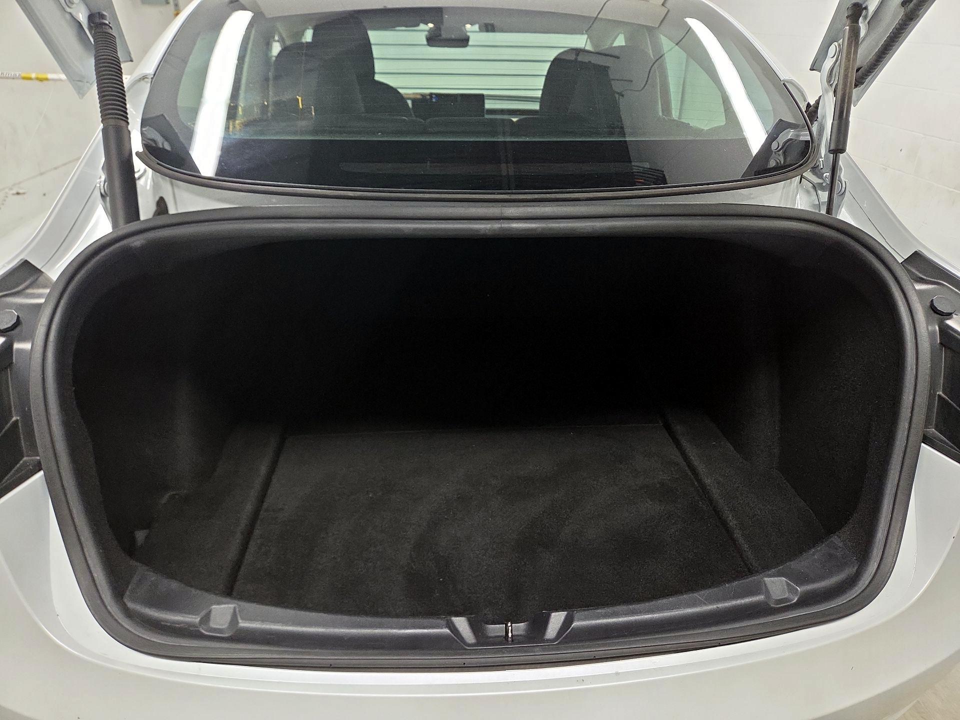 Thumbnail: 2022 Tesla Model 3 - 16