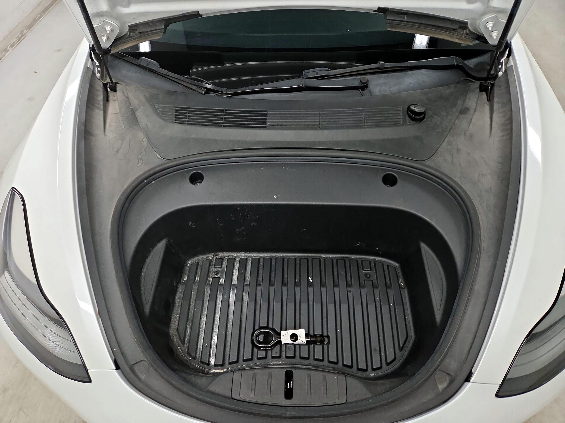 Thumbnail: 2022 Tesla Model 3 - 17
