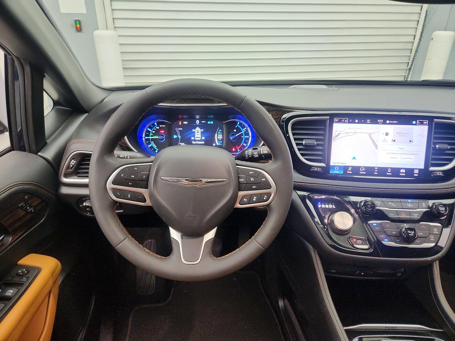 Thumbnail: 2022 Chrysler Pacifica - 10