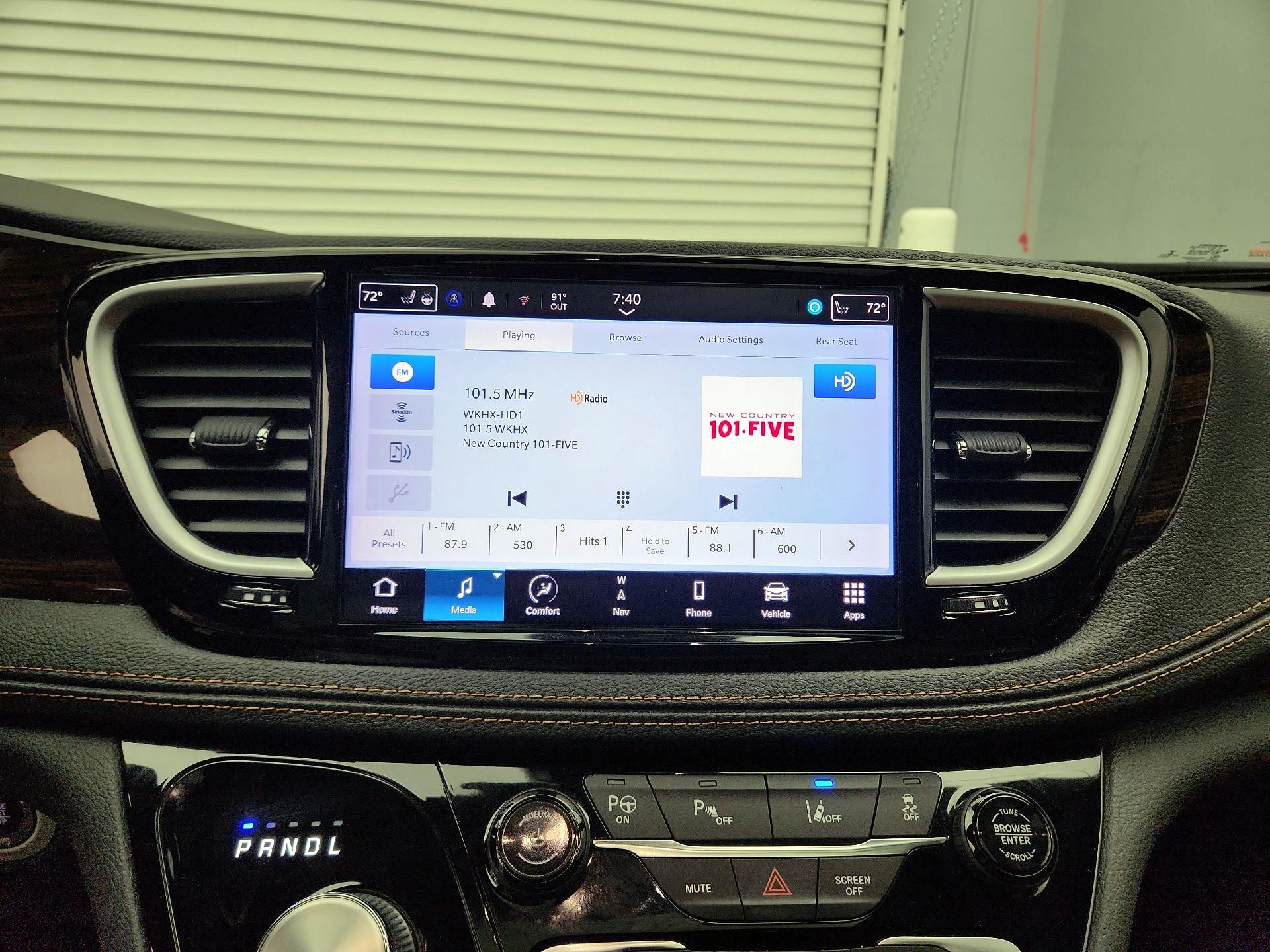 Thumbnail: 2022 Chrysler Pacifica - 16