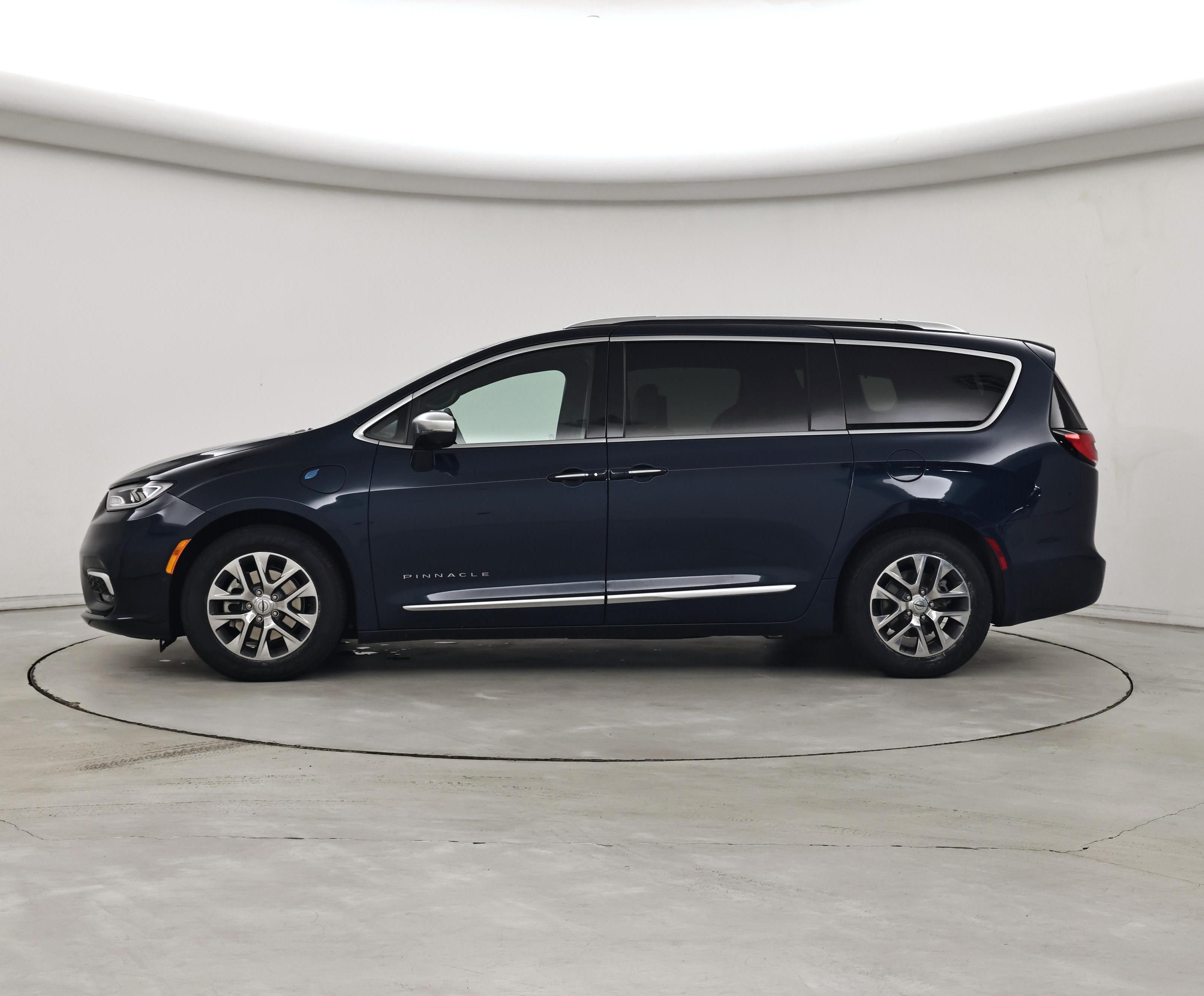 Thumbnail: 2022 Chrysler Pacifica - 3