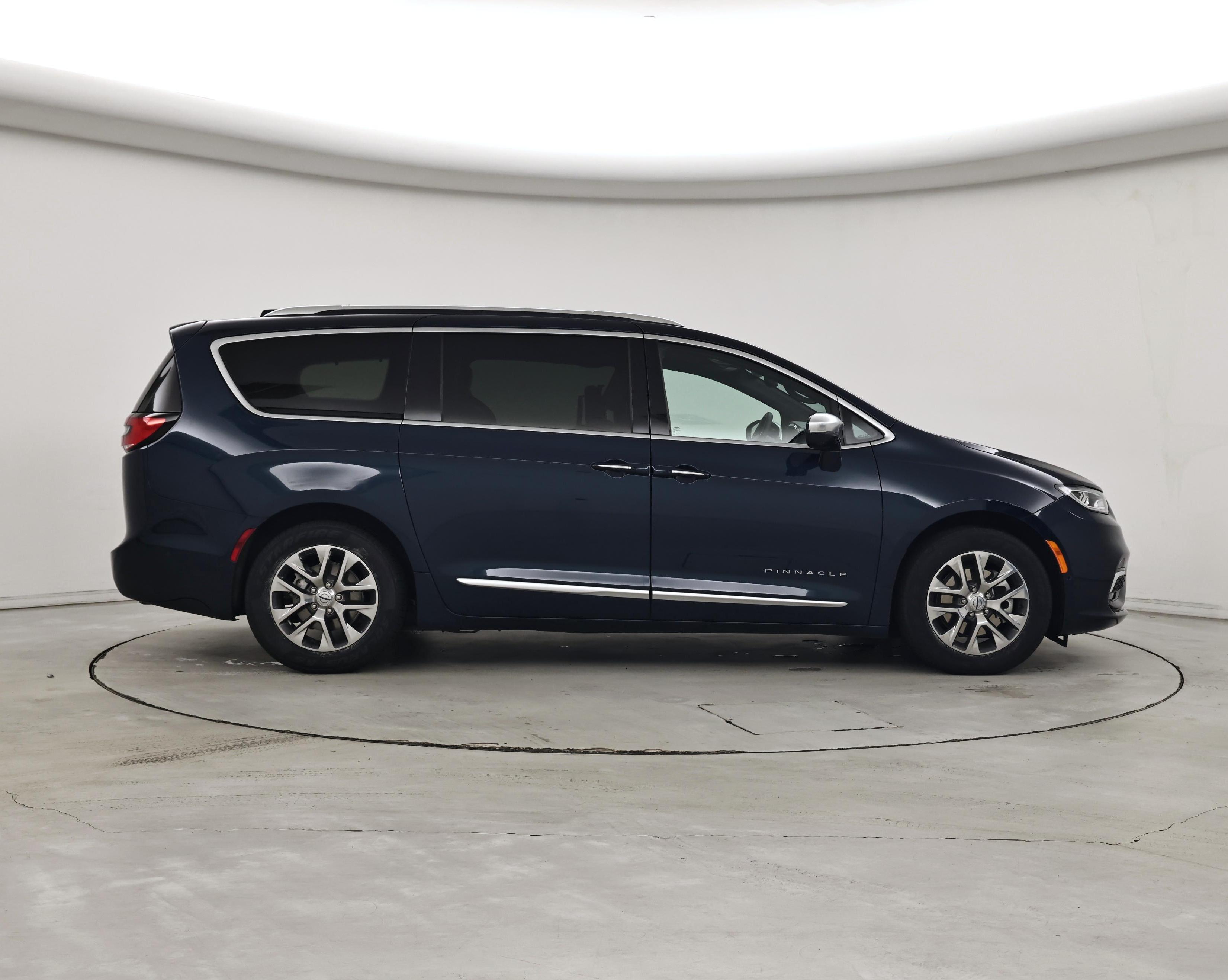 Thumbnail: 2022 Chrysler Pacifica - 7