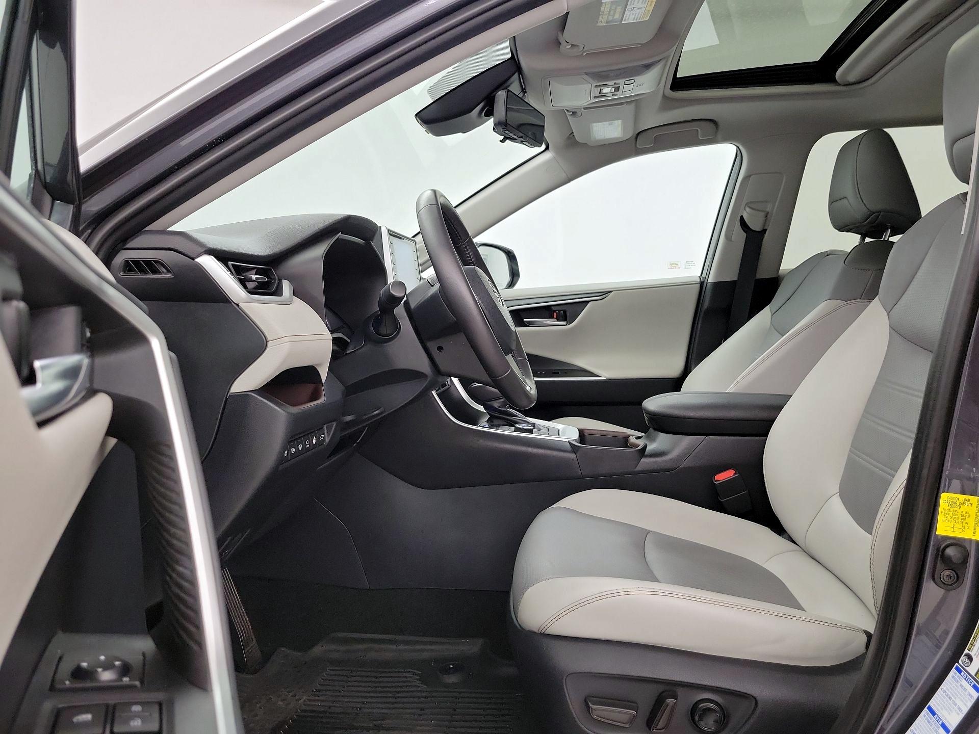 Thumbnail: 2019 Toyota RAV4 - 11
