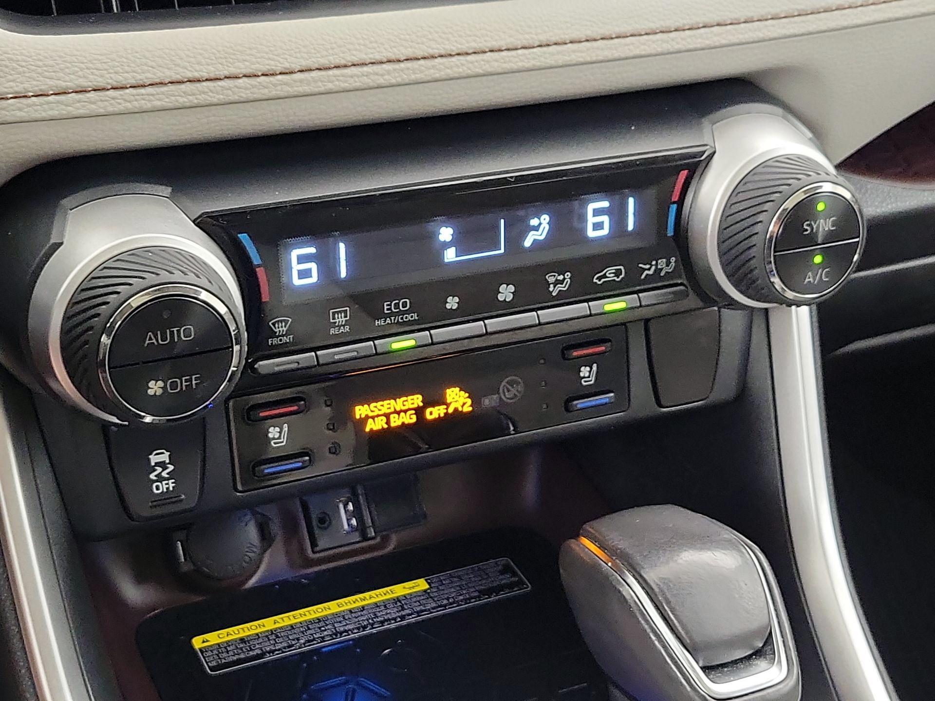 Thumbnail: 2019 Toyota RAV4 - 17