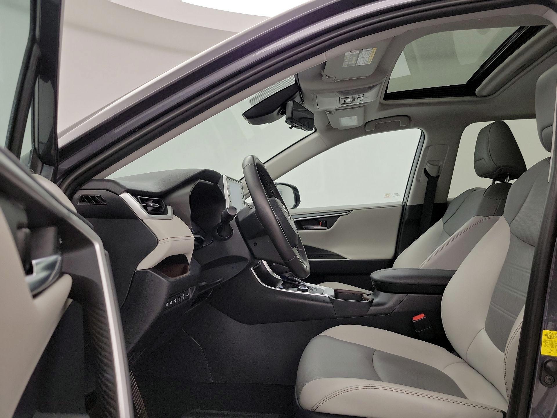 Thumbnail: 2019 Toyota RAV4 - 20