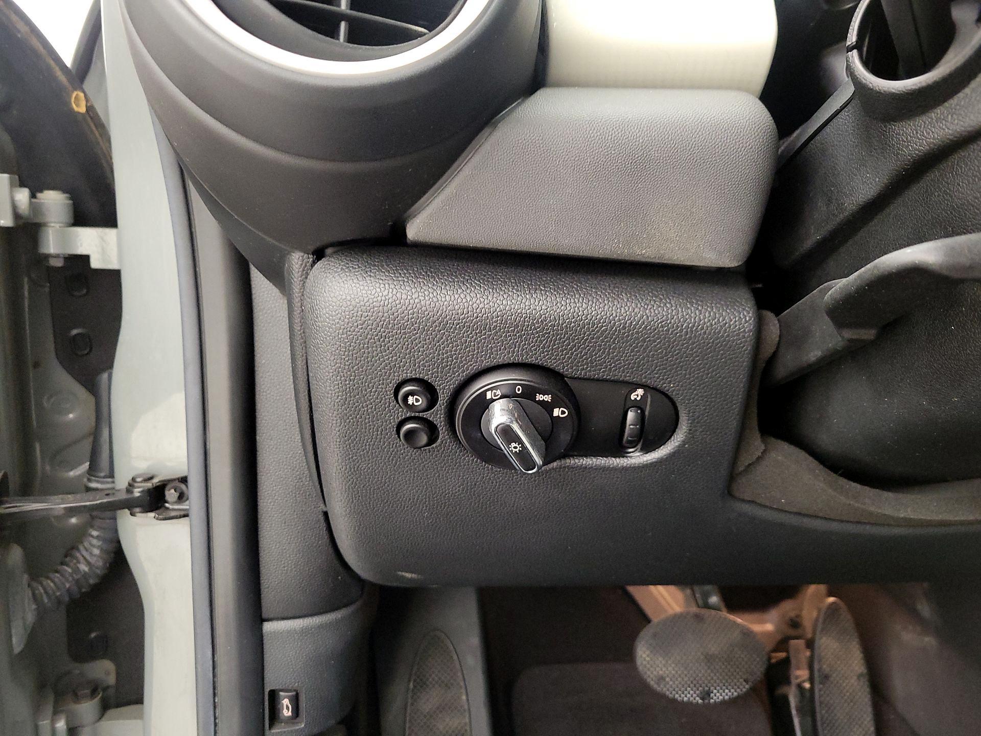 Thumbnail: 2015 MINI Cooper Hardtop - 13