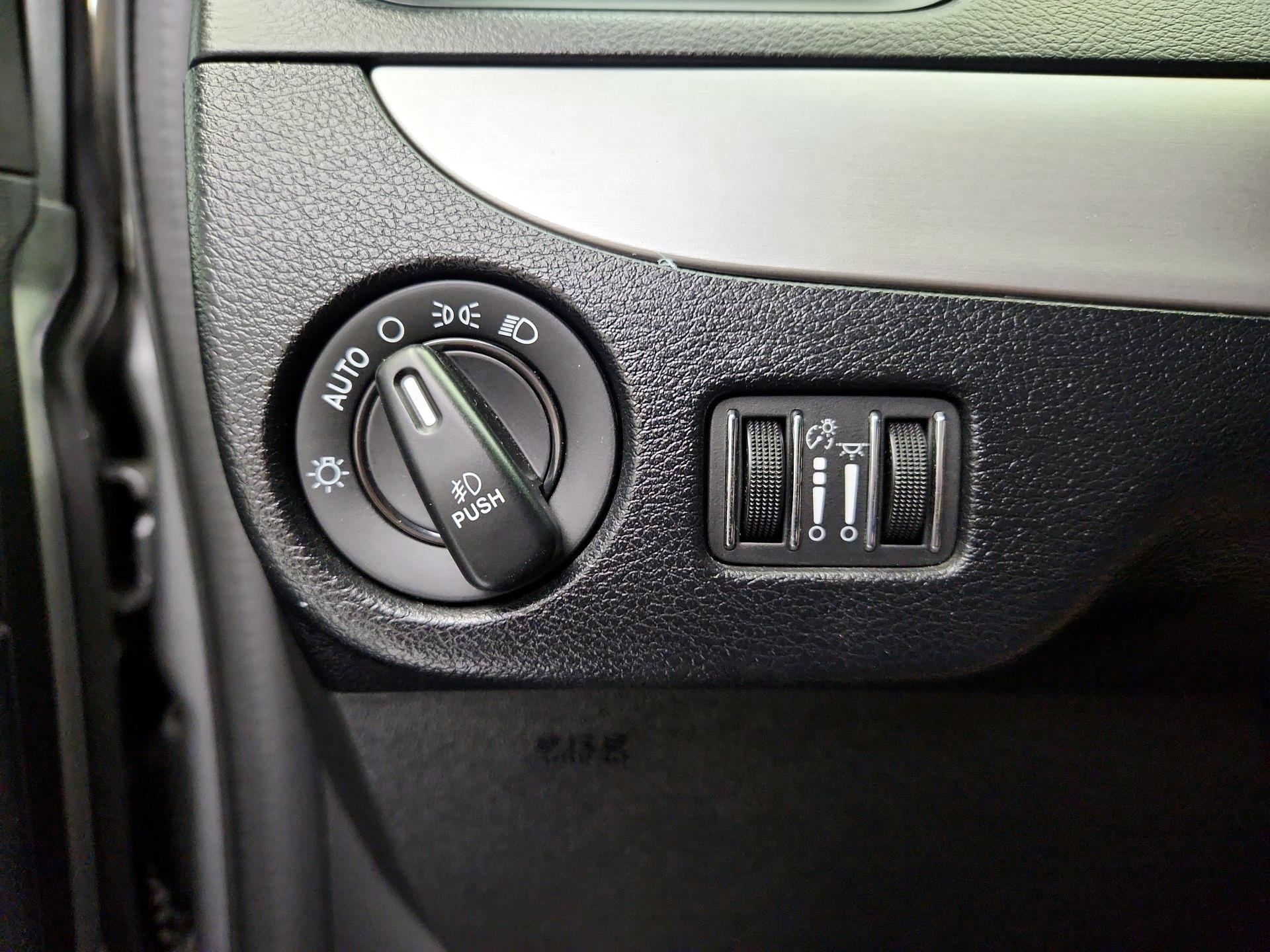 Thumbnail: 2018 Dodge Grand Caravan - 13