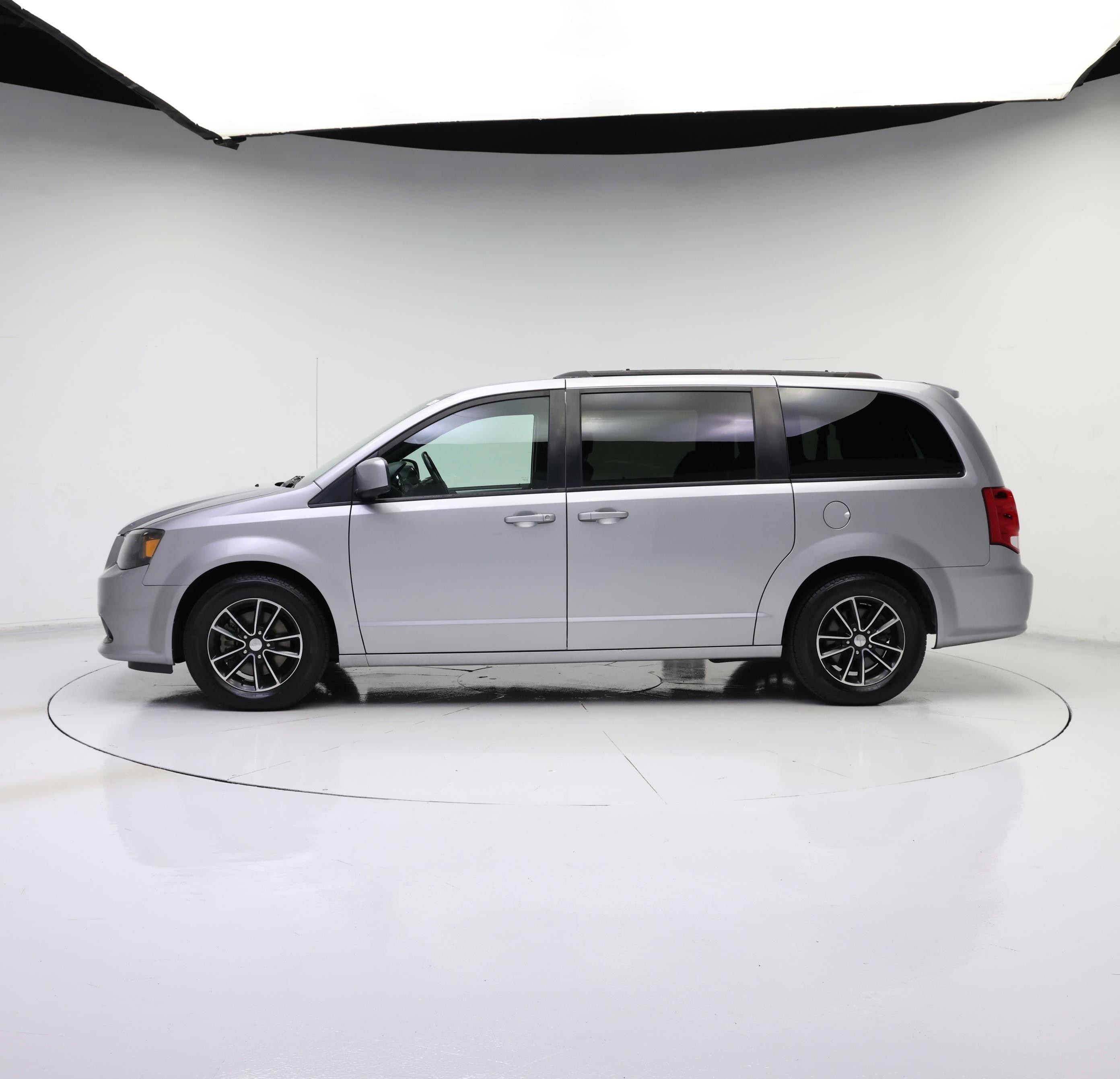 Thumbnail: 2018 Dodge Grand Caravan - 3