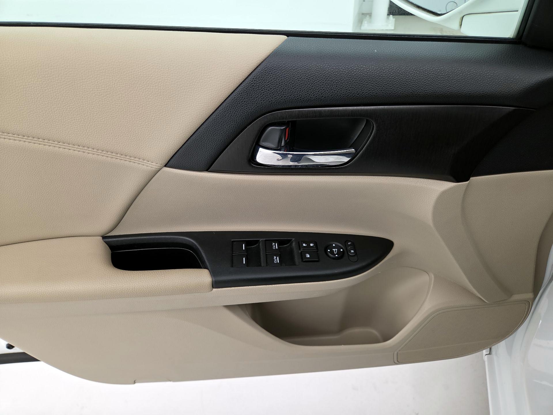 Thumbnail: 2015 Honda Accord - 12
