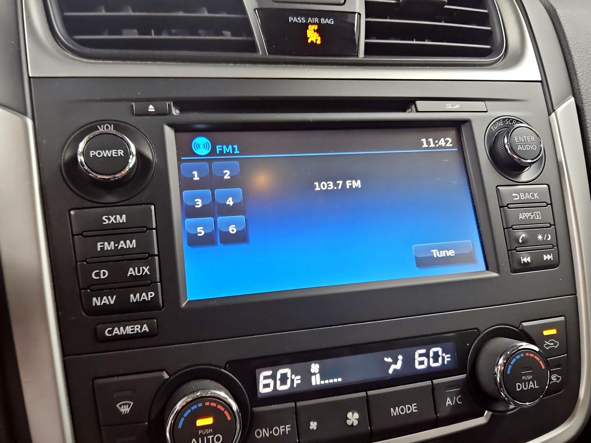 Thumbnail: 2016 Nissan Altima - 16
