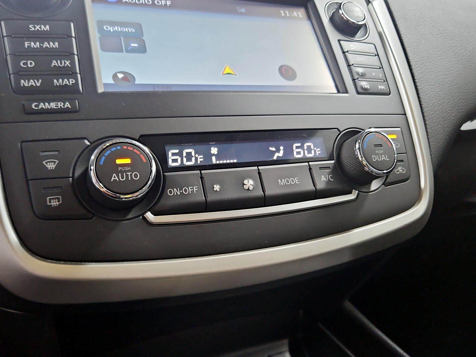 Thumbnail: 2016 Nissan Altima - 17