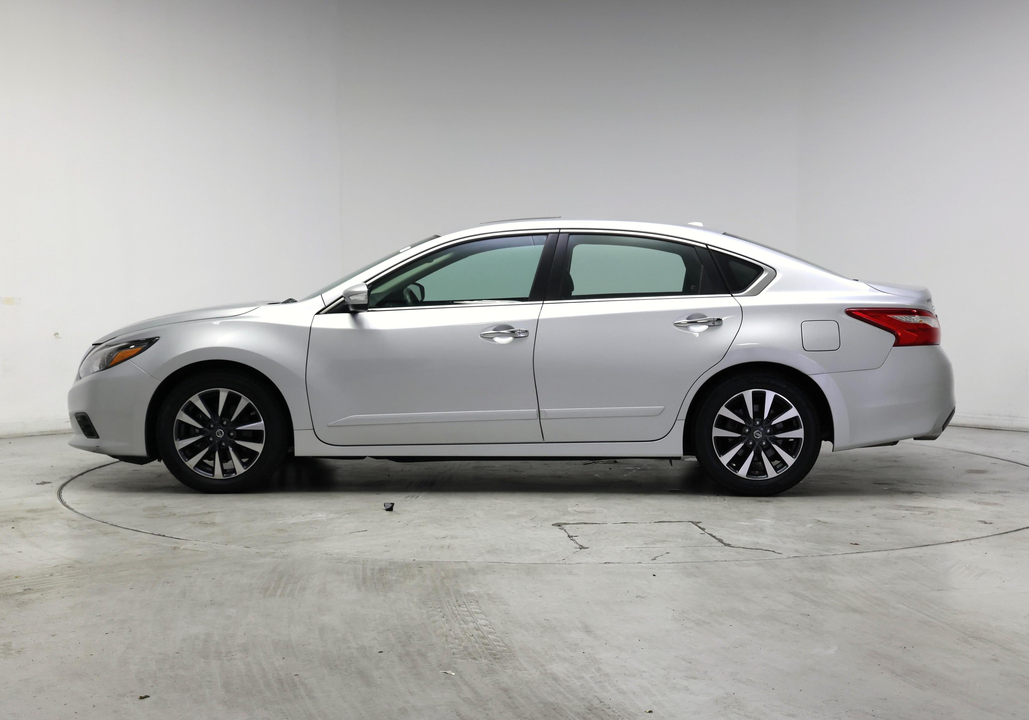 Thumbnail: 2016 Nissan Altima - 3