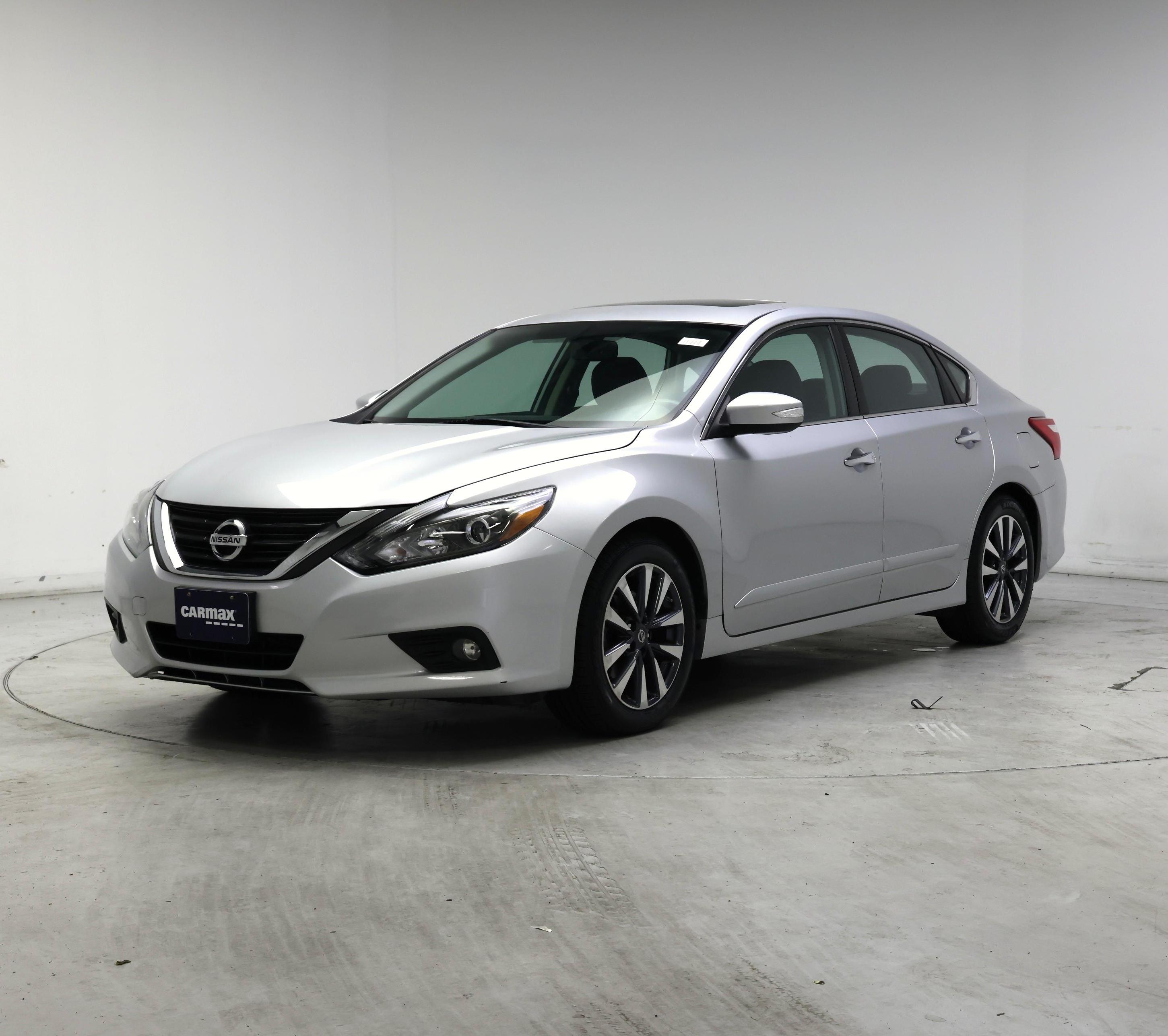 Thumbnail: 2016 Nissan Altima - 4