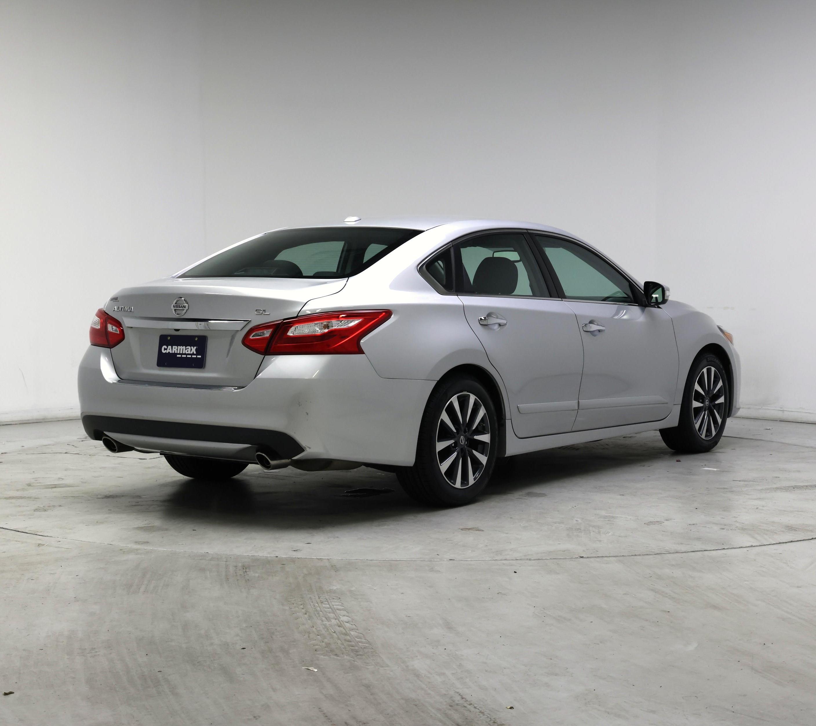 Thumbnail: 2016 Nissan Altima - 8