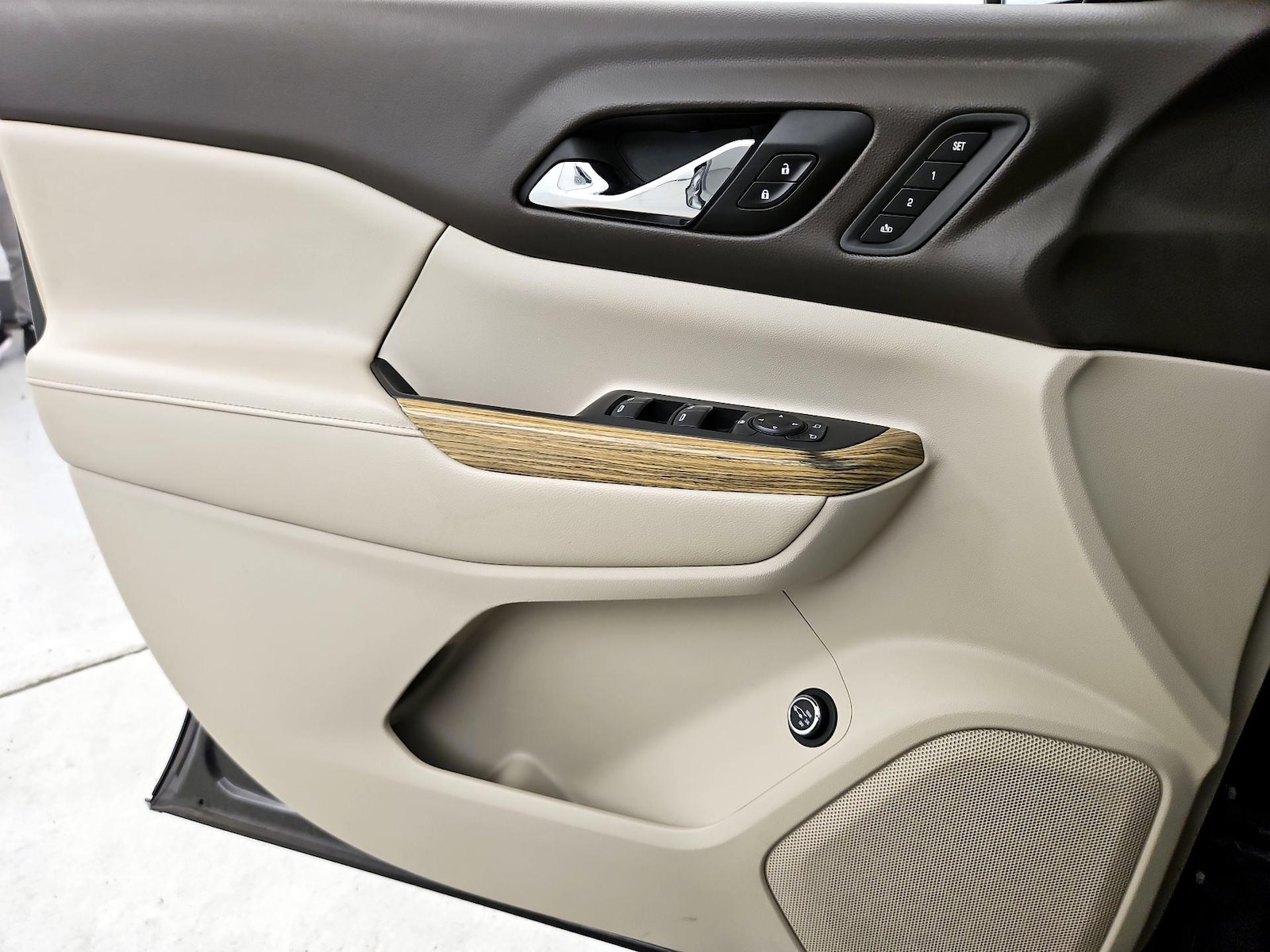 2017 GMC Acadia Denali - Photo 13