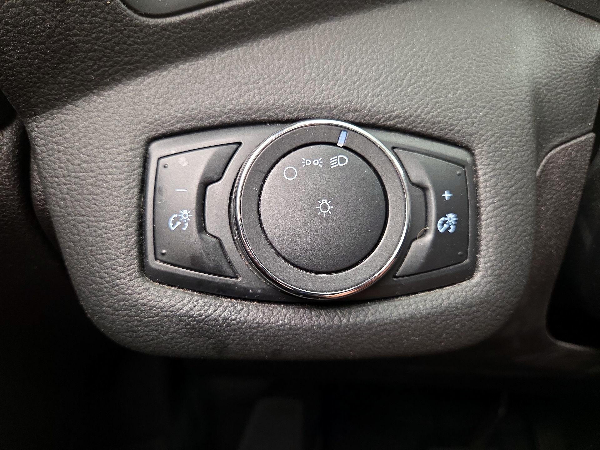 Thumbnail: 2015 Ford Escape - 13