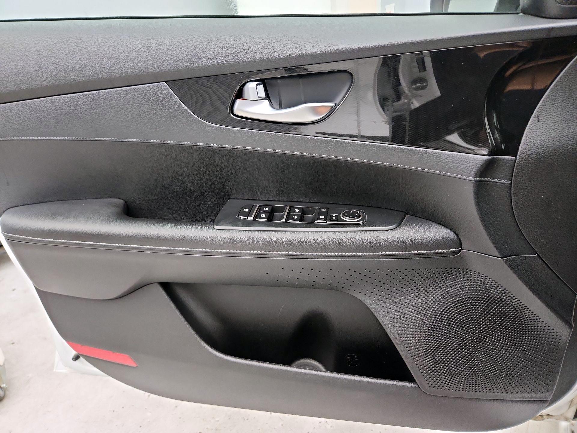 Thumbnail: 2020 Kia Forte - 12