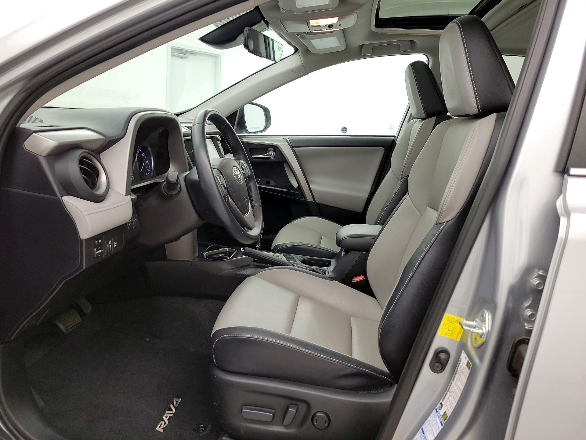 Thumbnail: 2016 Toyota RAV4 - 11
